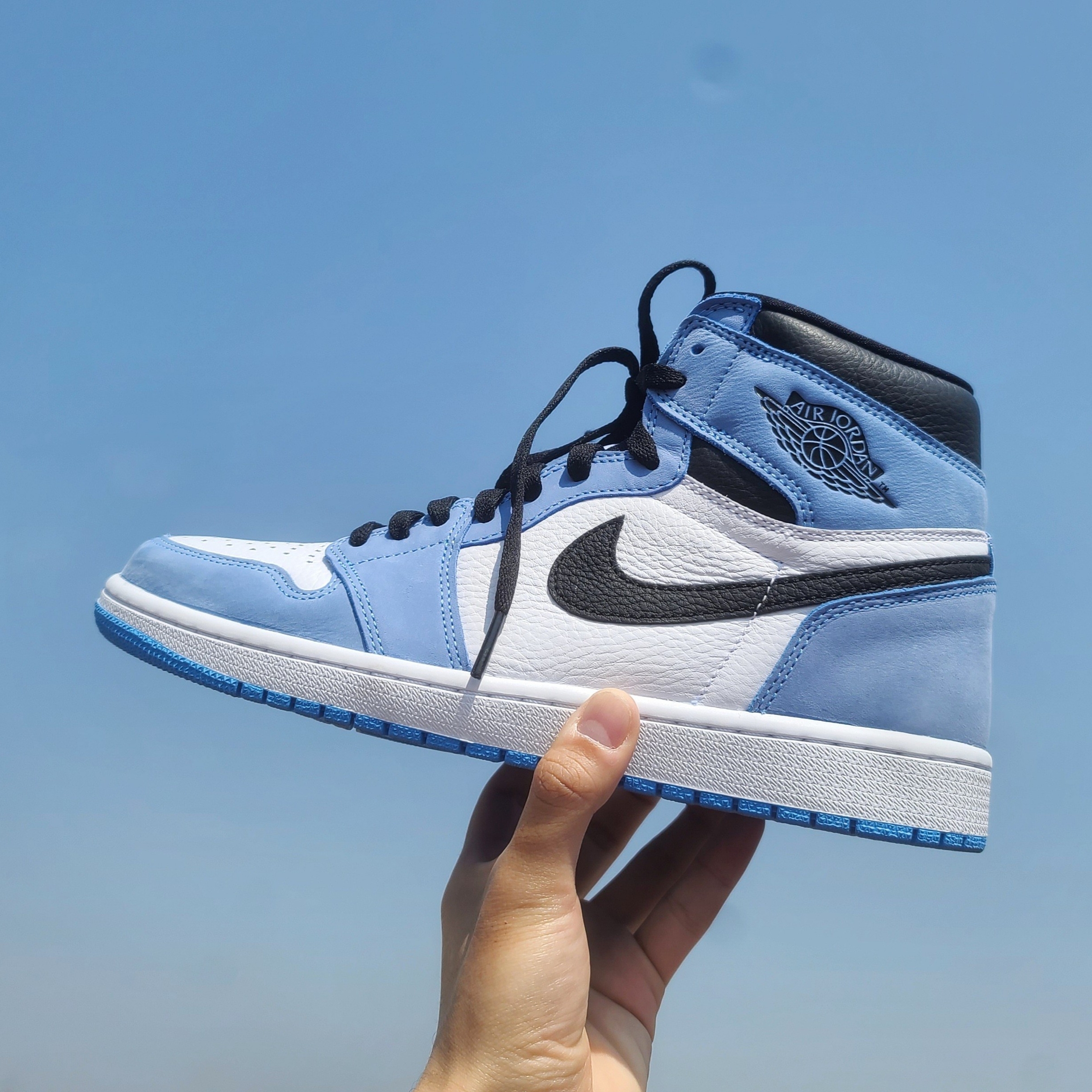 Jordan 1 Retro High OG University Blue 착용 스타일