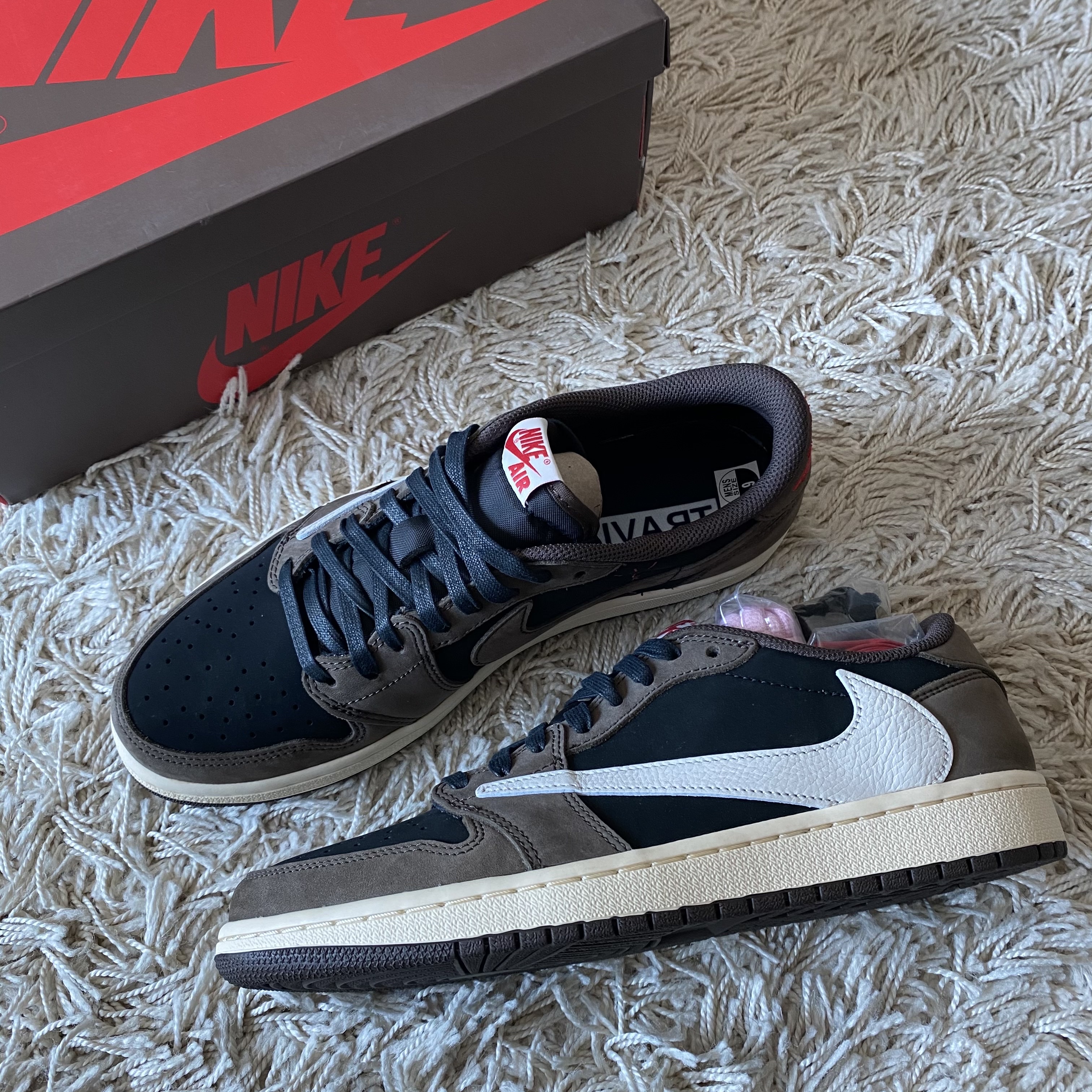 Jordan 1 x Travis Scott Retro Low OG SP Mocha 착용 스타일