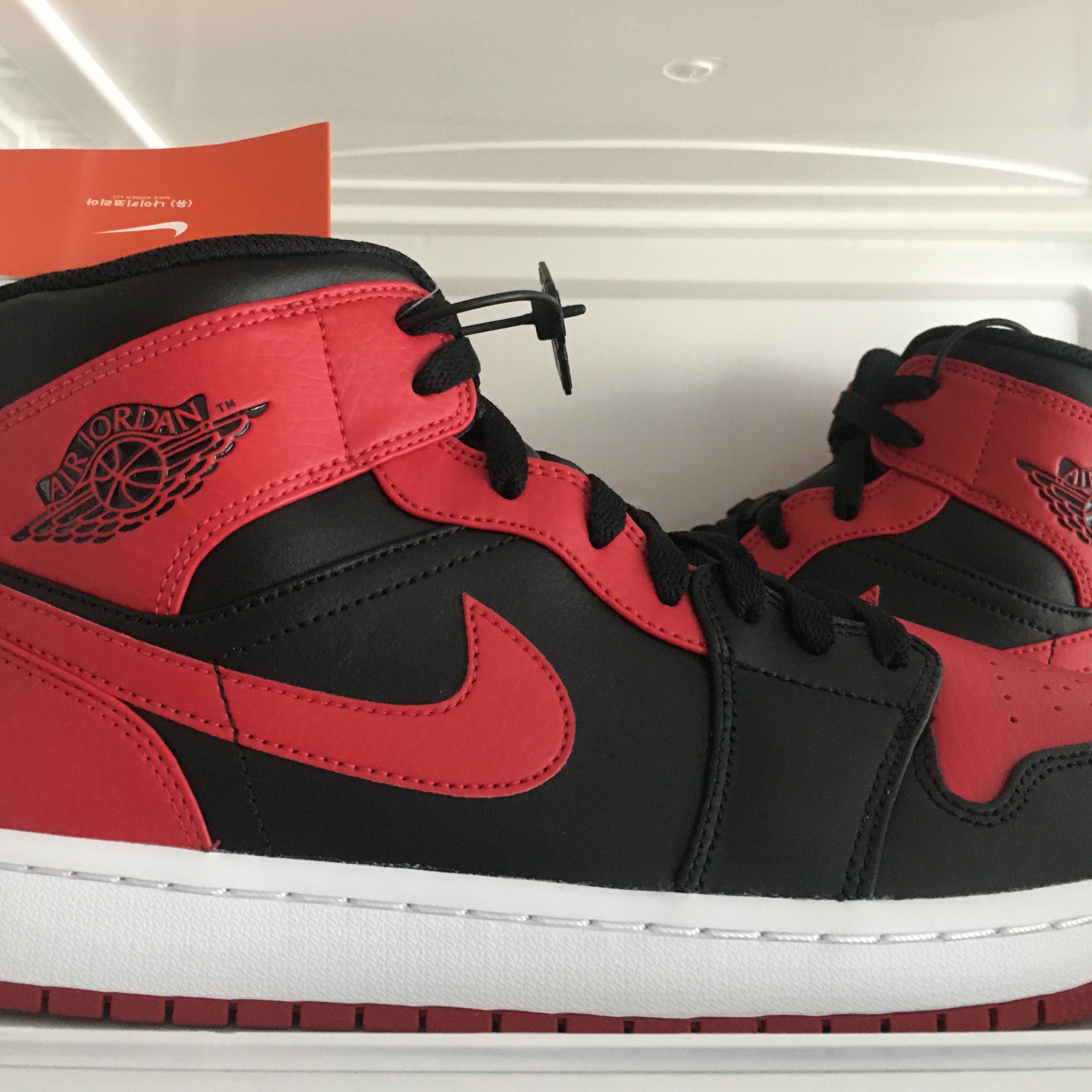Jordan 1 Retro High OG Volt Gold, Jordan 1 Mid Bred Banned 2020 착용 스타일 - 2