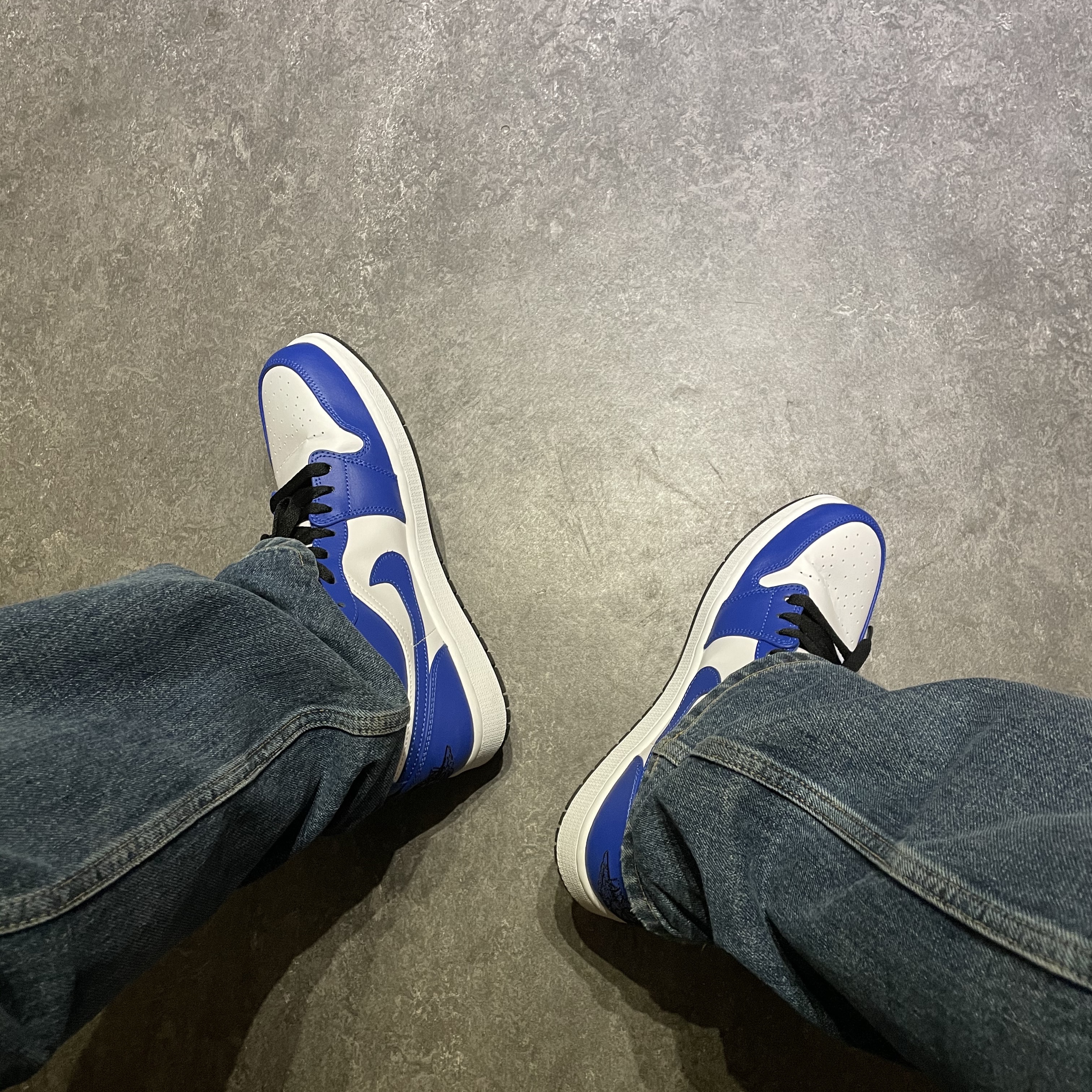 Jordan 1 Low Hyper Royal 착용 스타일