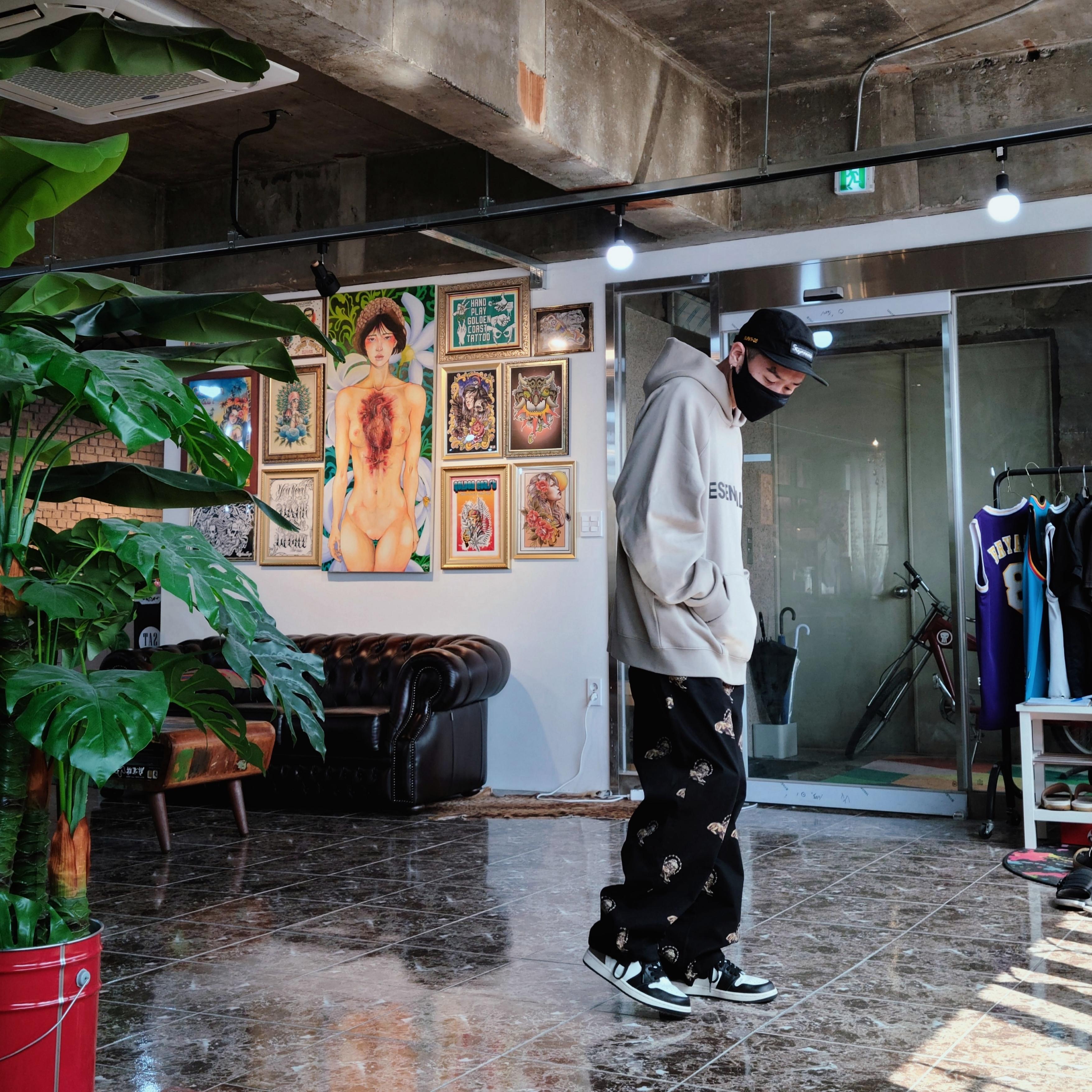Essentials 3D Silicon Applique Pullover Hoodie Olive/Khaki - 20FW, Jordan 1 Retro High OG Black Mocha 착용 스타일