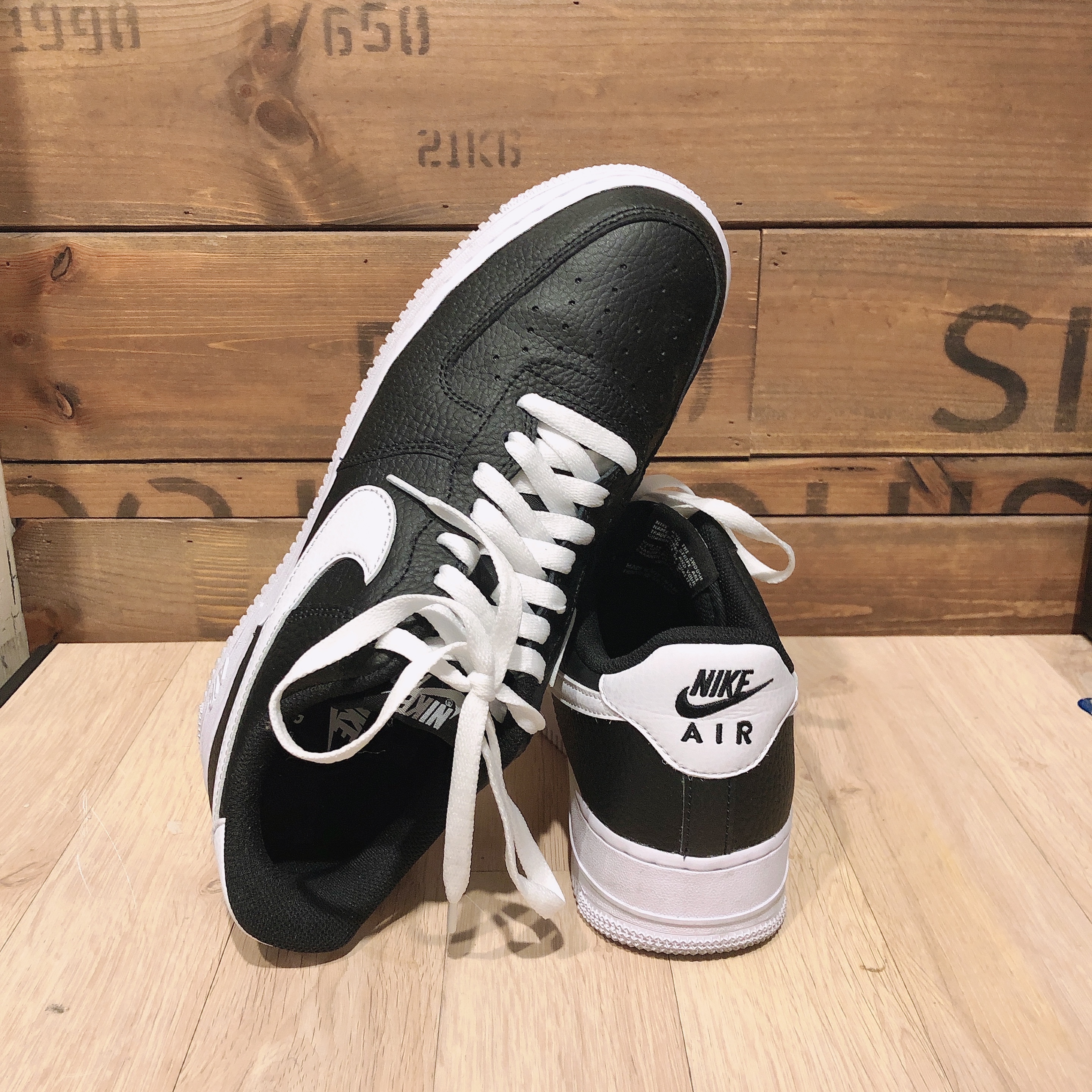 Nike Air Force 1 '07 Black White 착용 스타일 - 3