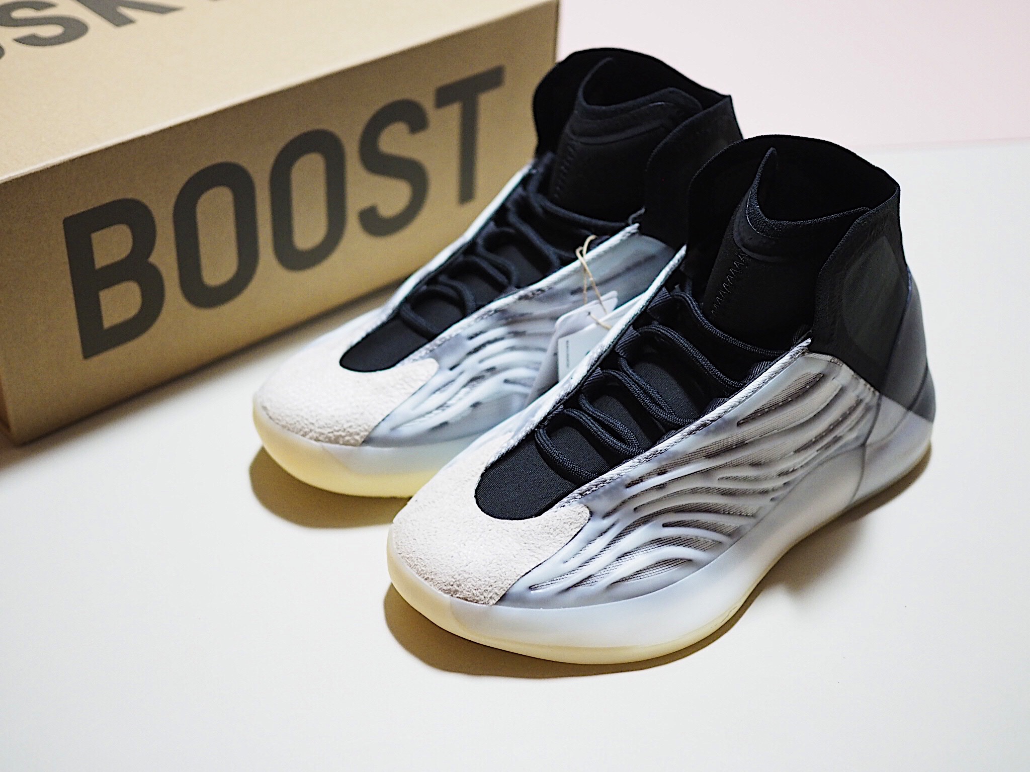 Adidas Yeezy QNTM BSKTBL 착용 스타일 - 2
