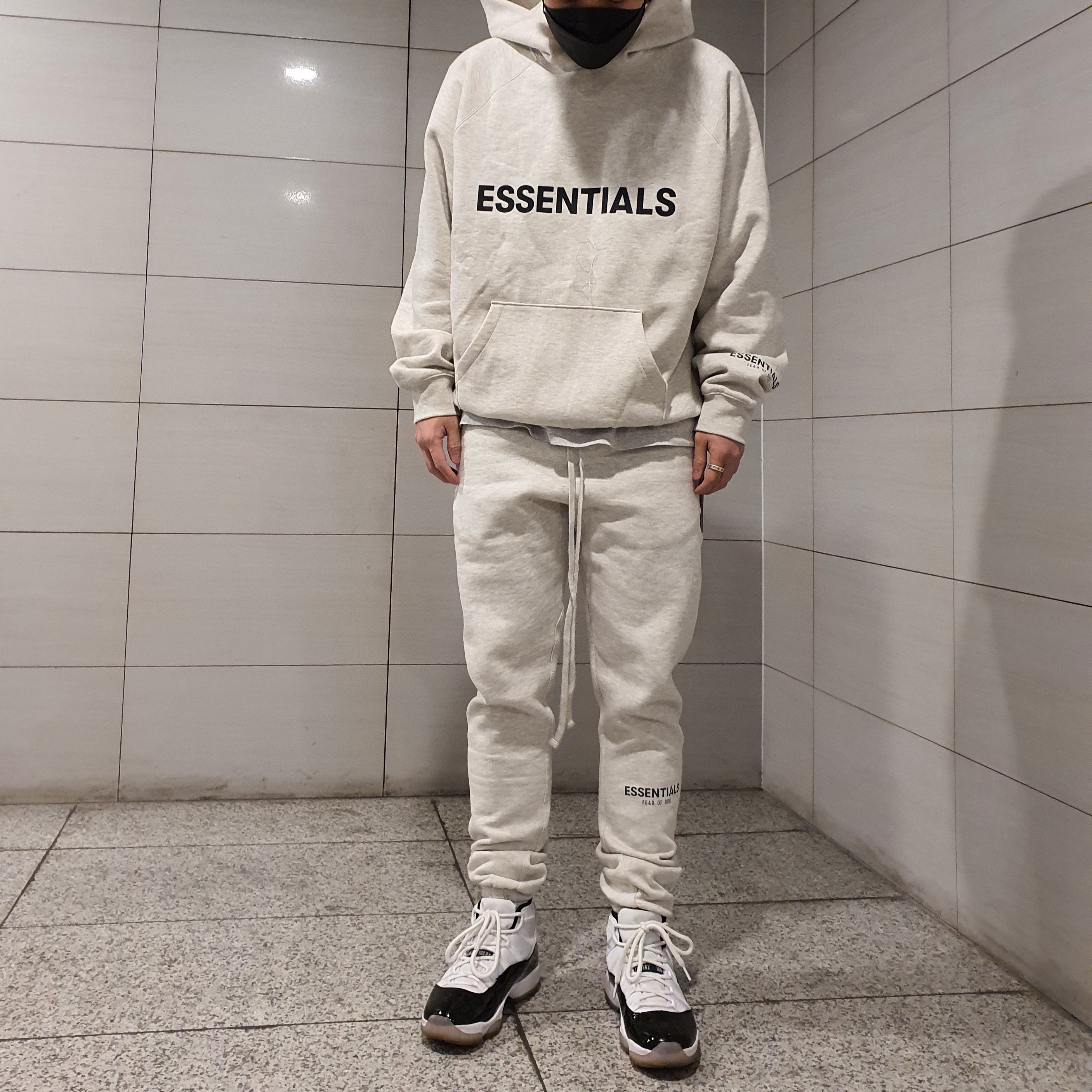 Essentials 3D Silicon Applique Pullover Hoodie Oatmeal/Oatmeal Heather/Light Heather Oatmeal 2020, Essentials Sweatpants Oatmeal/Oatmeal Heather/Light Heather Oatmeal 2020 착용 스타일 - 1