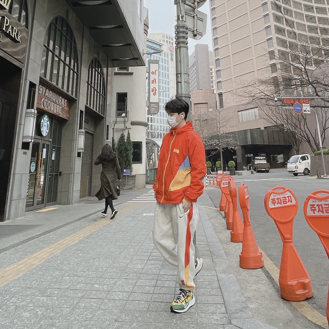 Nike x Sacai VaporWaffle Tour Yellow & Gorge Green Sail 착용 스타일 - 2