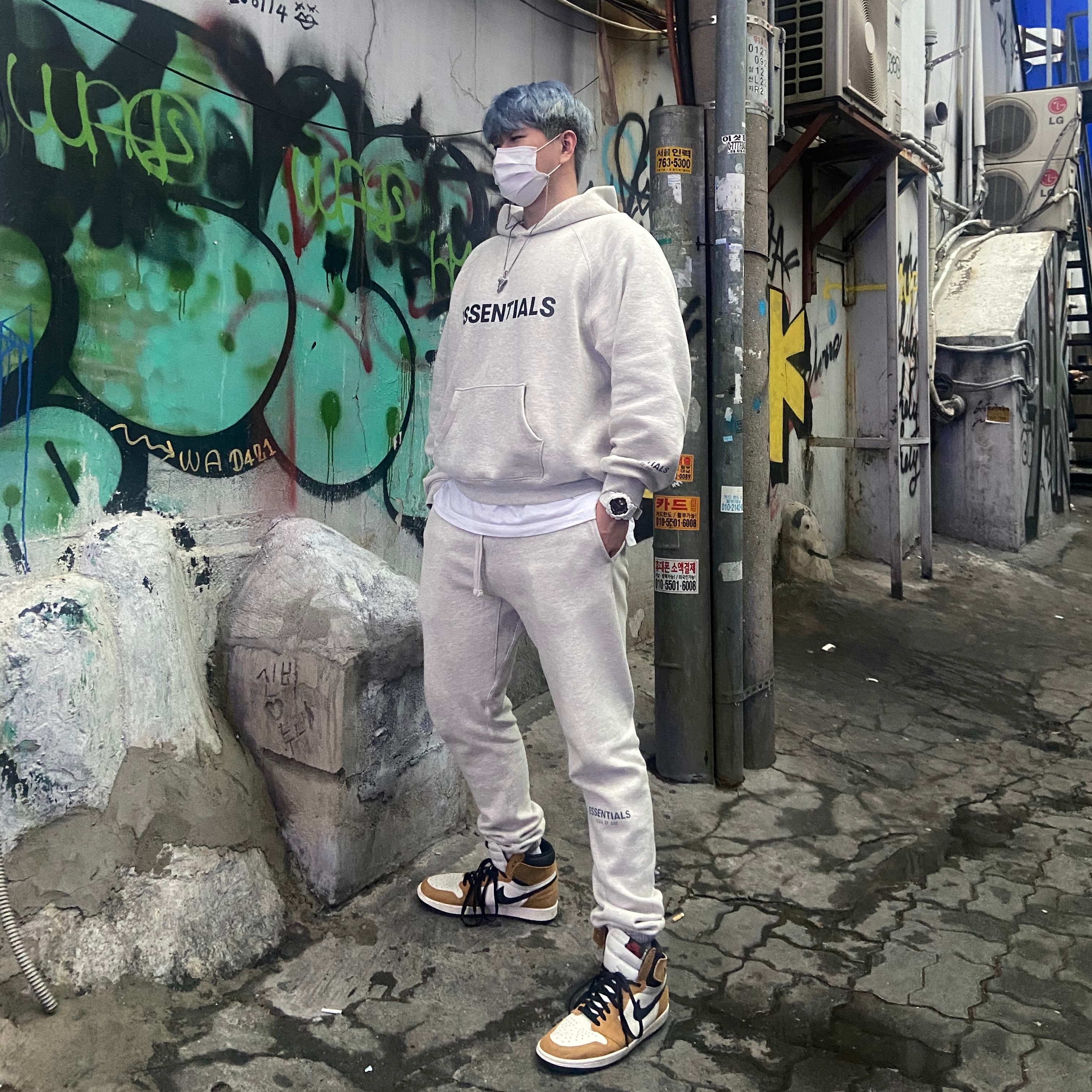 Essentials 3D Silicon Applique Pullover Hoodie Oatmeal/Oatmeal Heather/Light Heather Oatmeal 2020, Essentials Sweatpants Oatmeal/Oatmeal Heather/Light Heather Oatmeal 2020 착용 스타일 - 1
