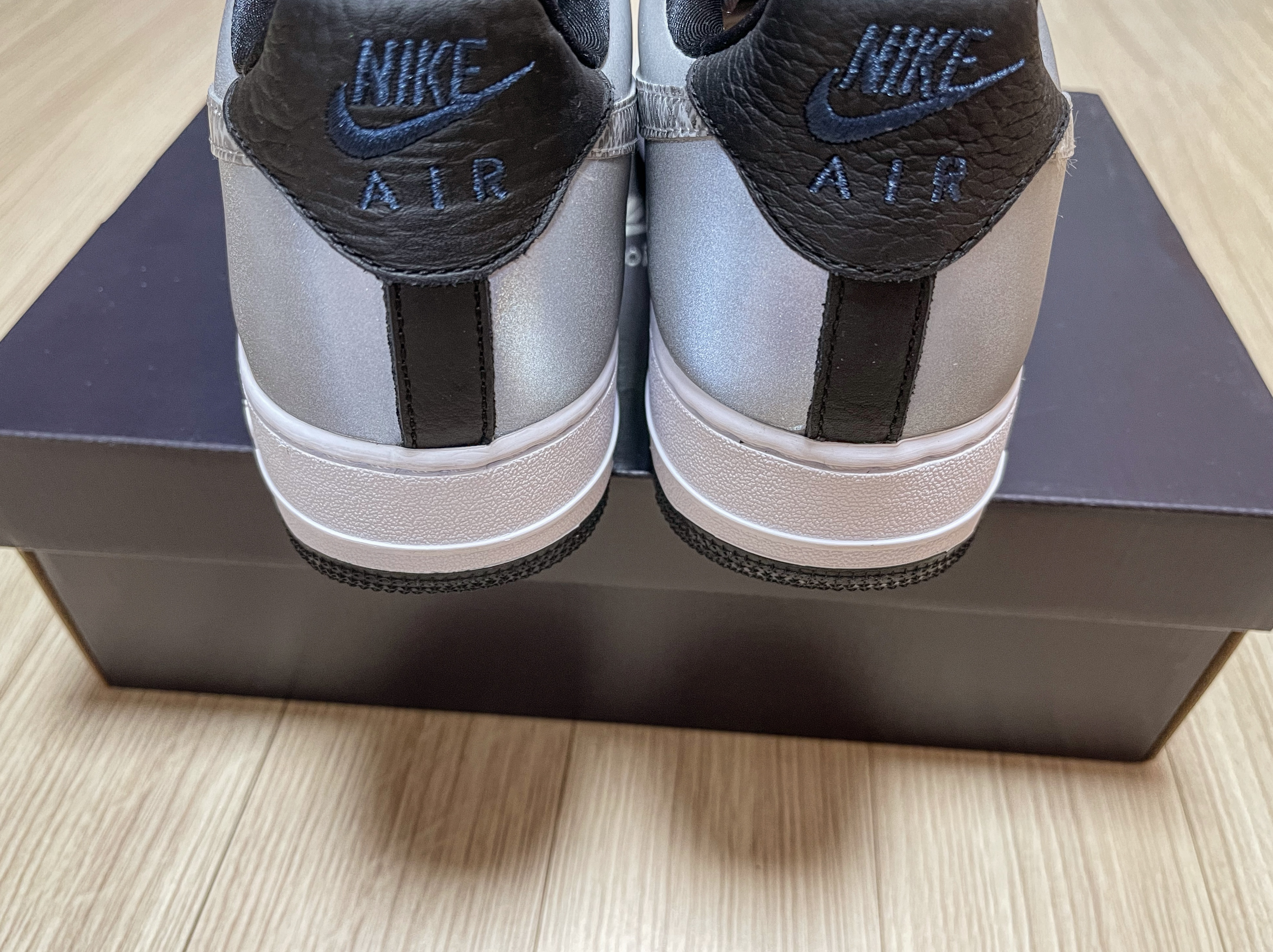Nike Air Force 1 B Silver Snake 착용 스타일 - 2