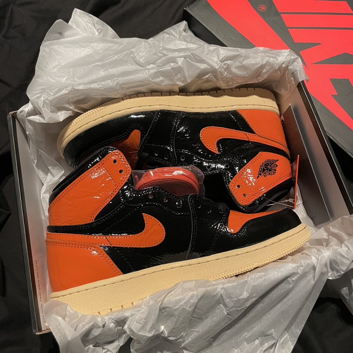 Jordan 1 Retro High Shattered Backboard 3.0, (GS) Jordan 1 Retro High OG Shattered Backboard 3.0 착용 스타일