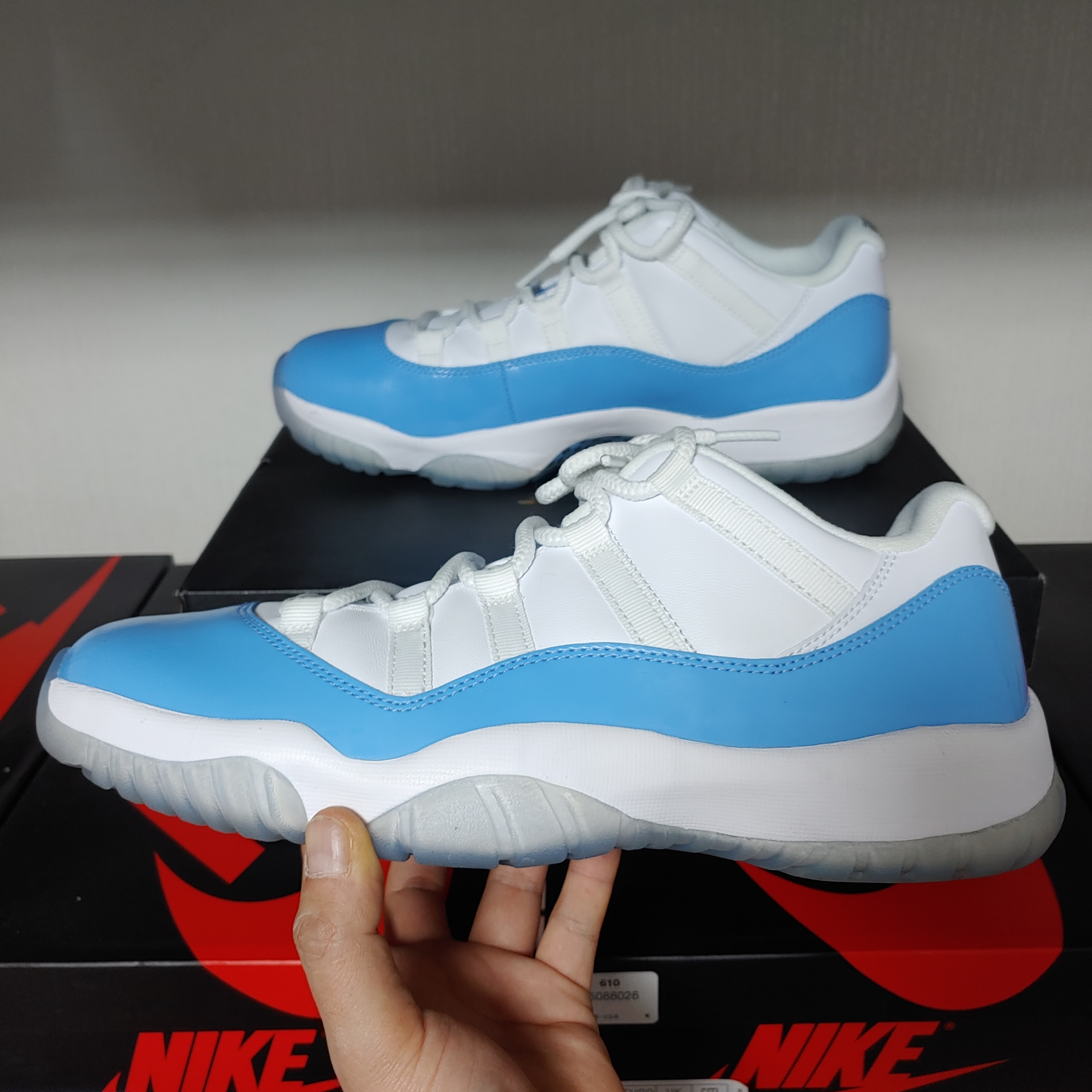 Jordan 11 Retro Low University Blue 2017 착용 스타일 - 2