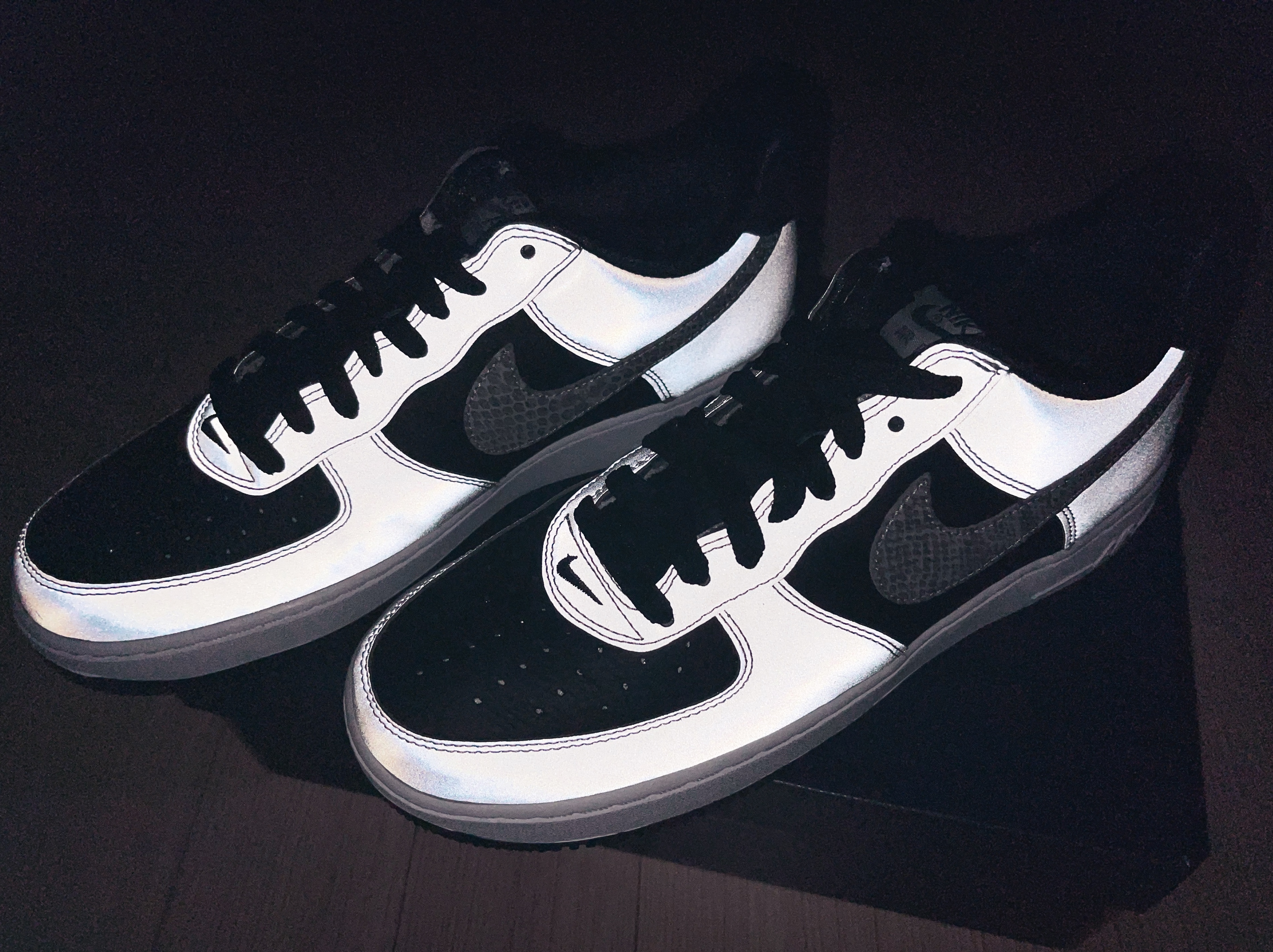 Nike Air Force 1 B Silver Snake 착용 스타일