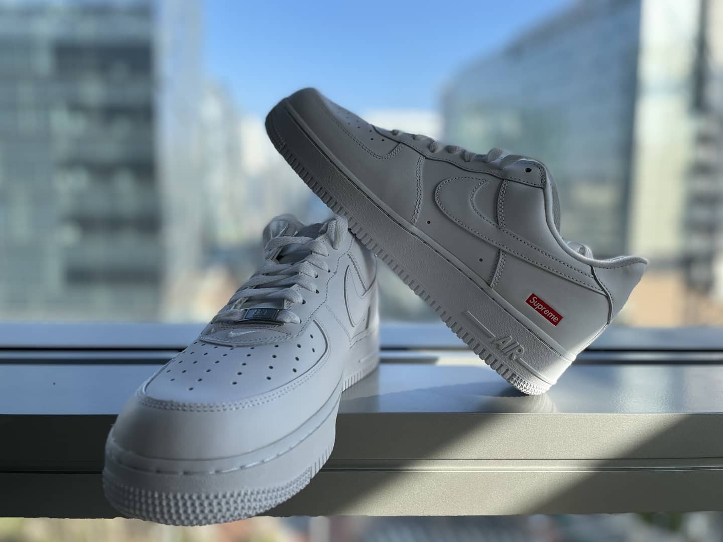 Nike x Supreme Air Force 1 Low White 착용 스타일 - 1