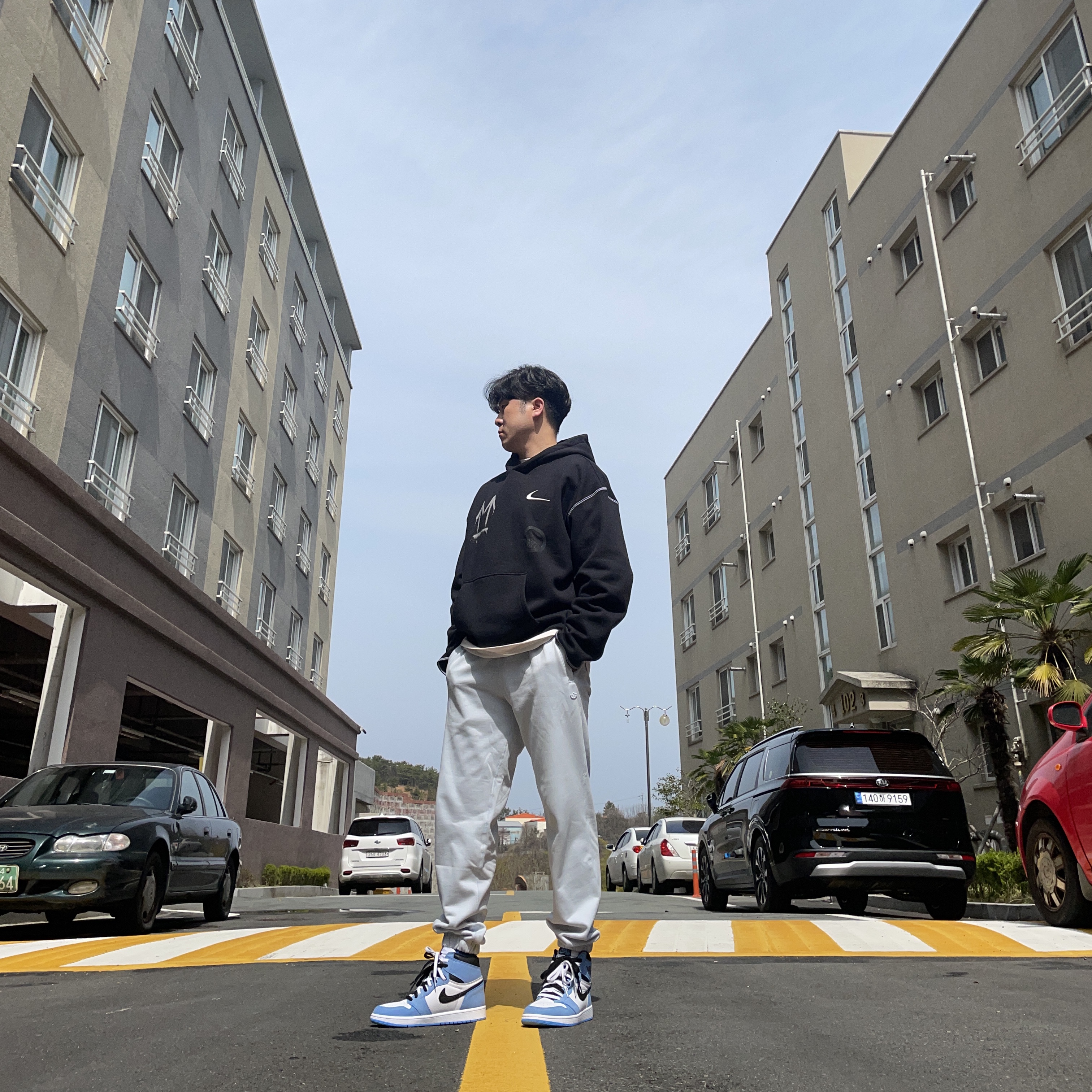 Jordan 1 Retro High OG University Blue, Nike x Off-White NRG RU Hoodie 착용 스타일 - 1