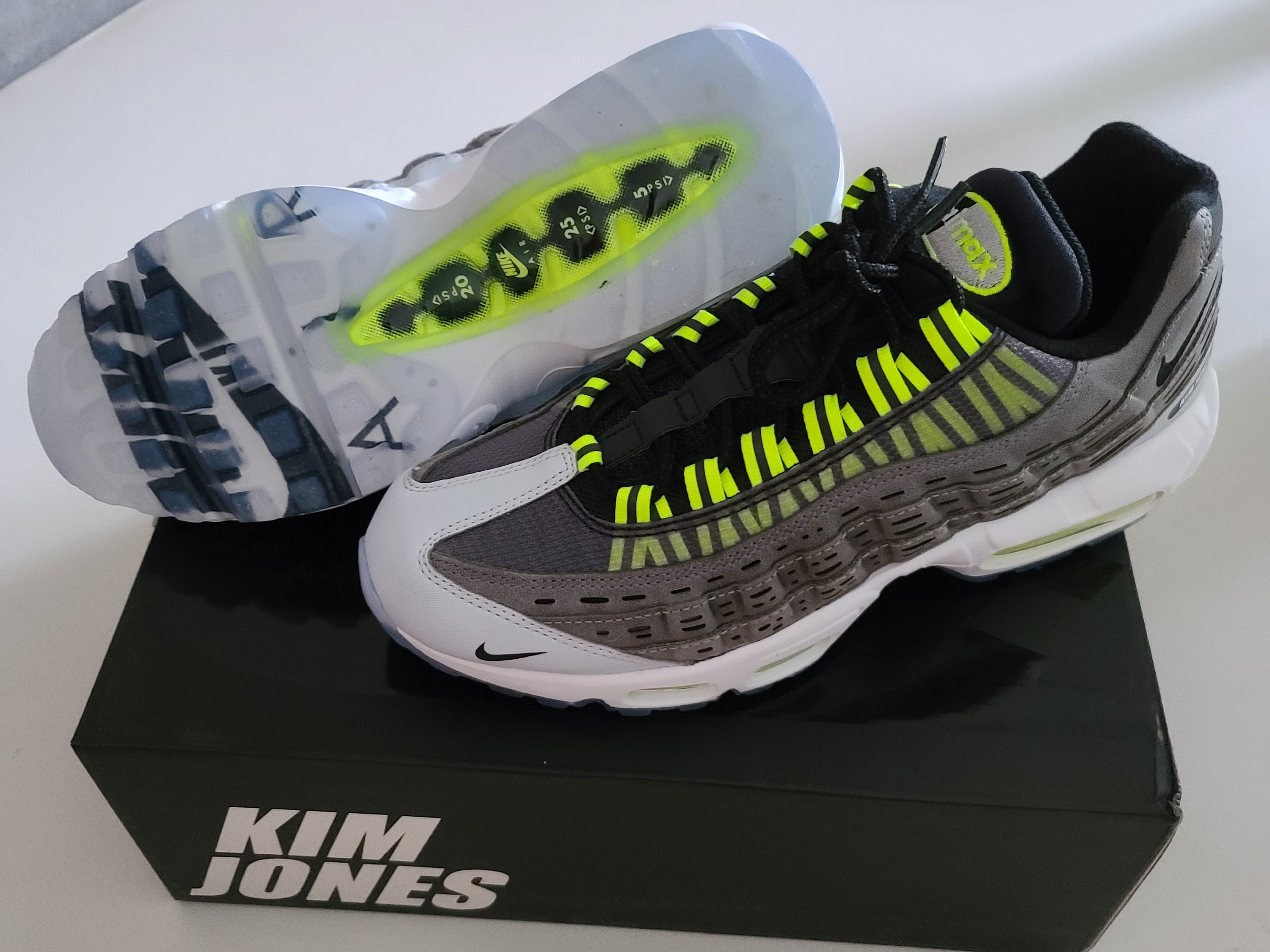 Nike x Kim Jones Air Max 95 Volt 착용 스타일 - 1