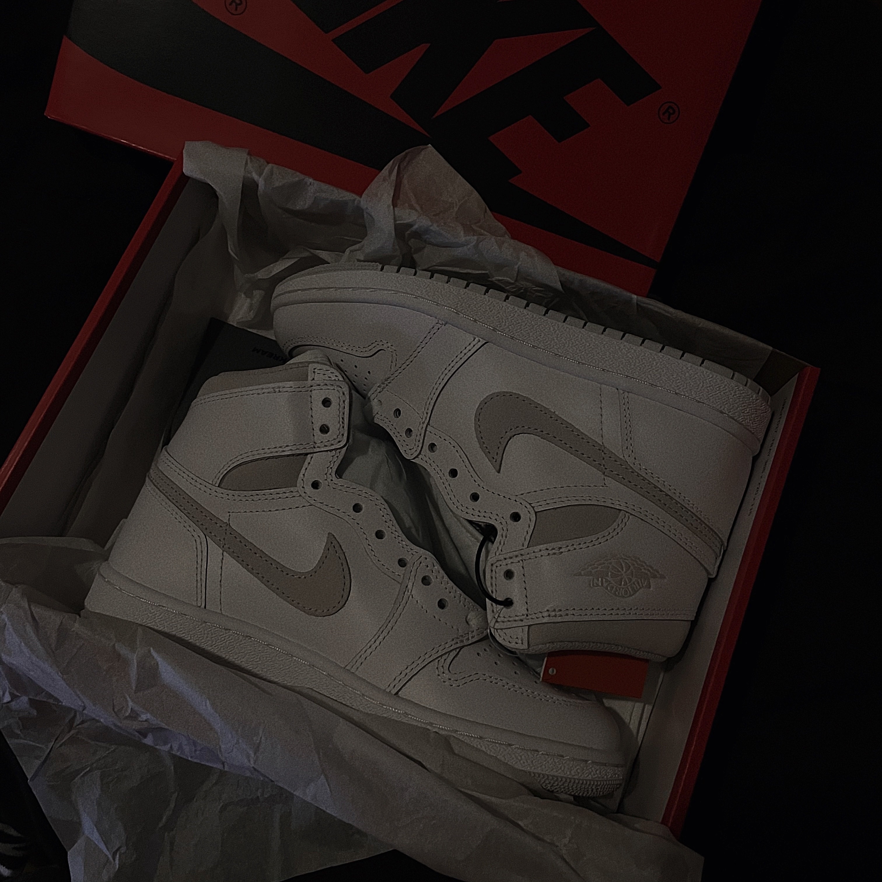 Jordan 1 High 85 Neutral Grey 착용 스타일
