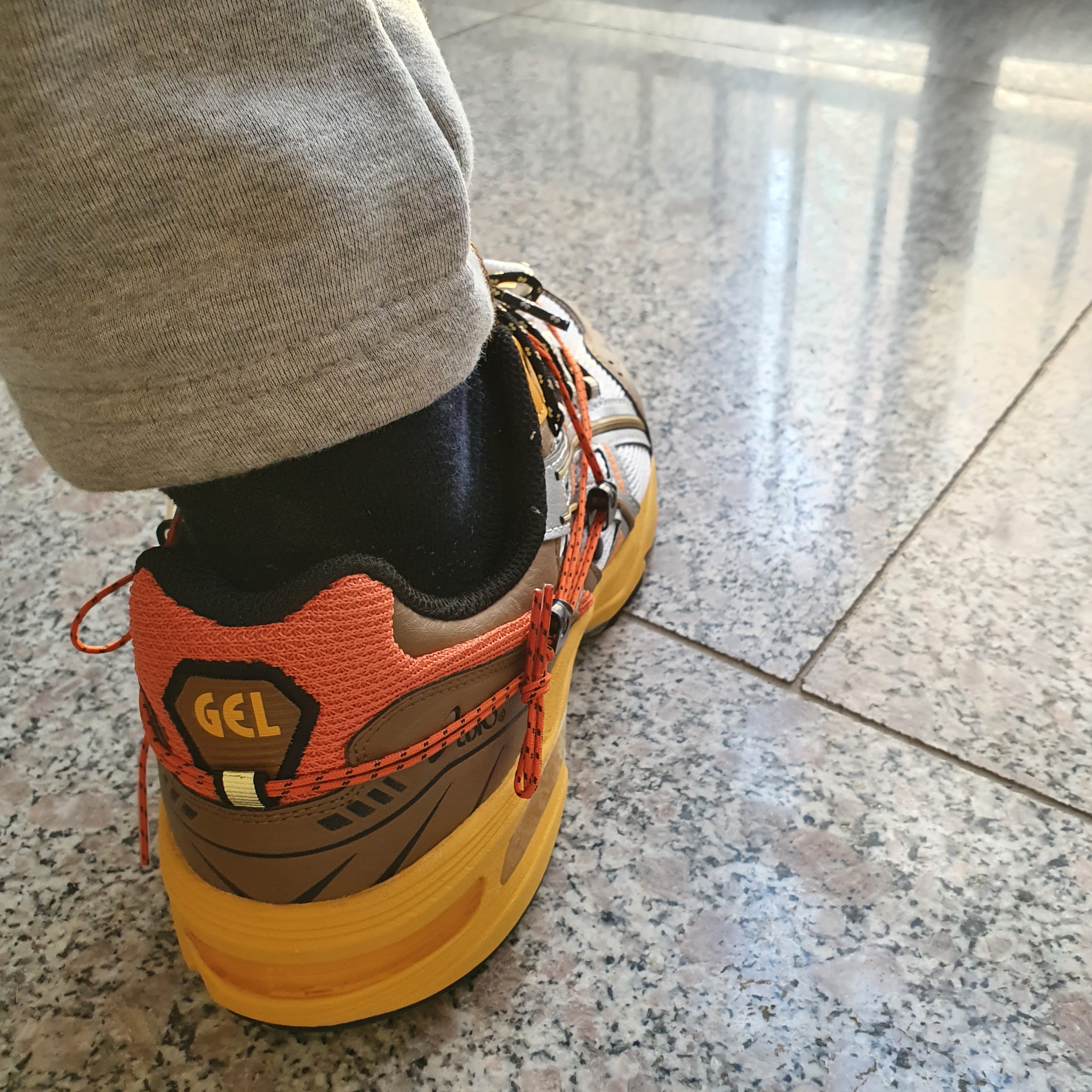 Asics x Andersson Bell Gel-1090 White Orange 착용 스타일 - 5