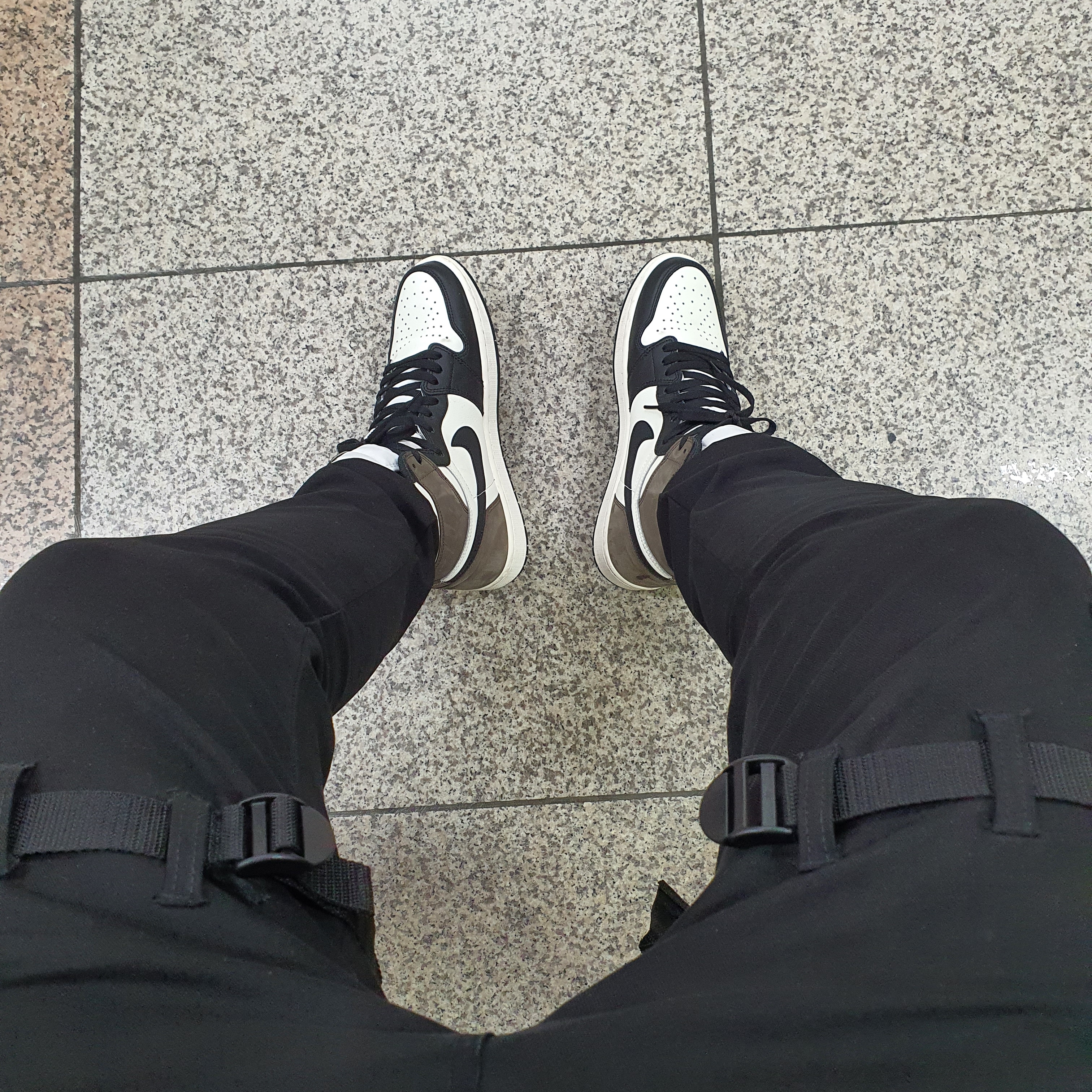 Jordan 1 Retro High OG Black Mocha 착용 스타일