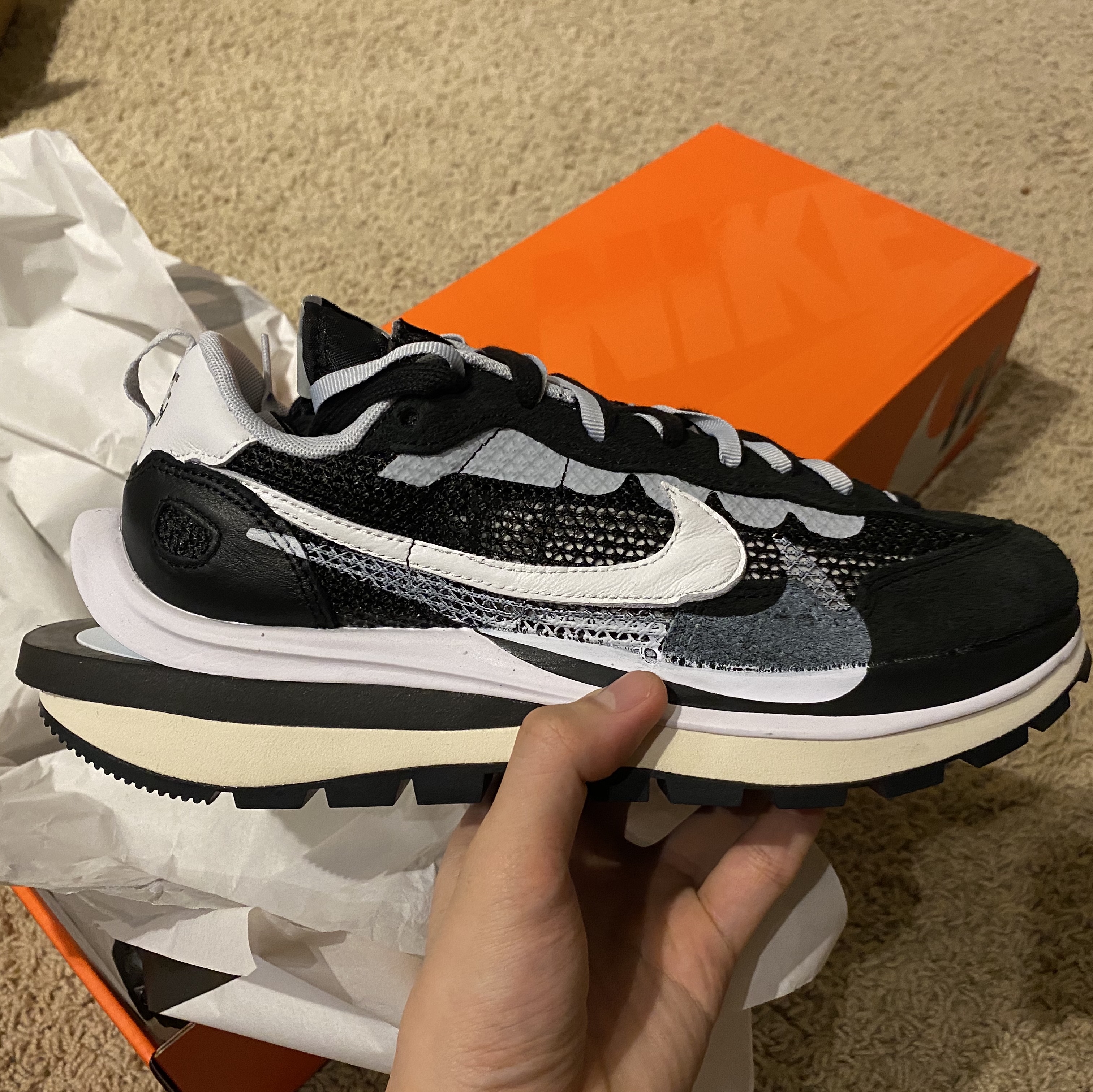 Nike x Sacai VaporWaffle Black White 착용 스타일 - 3