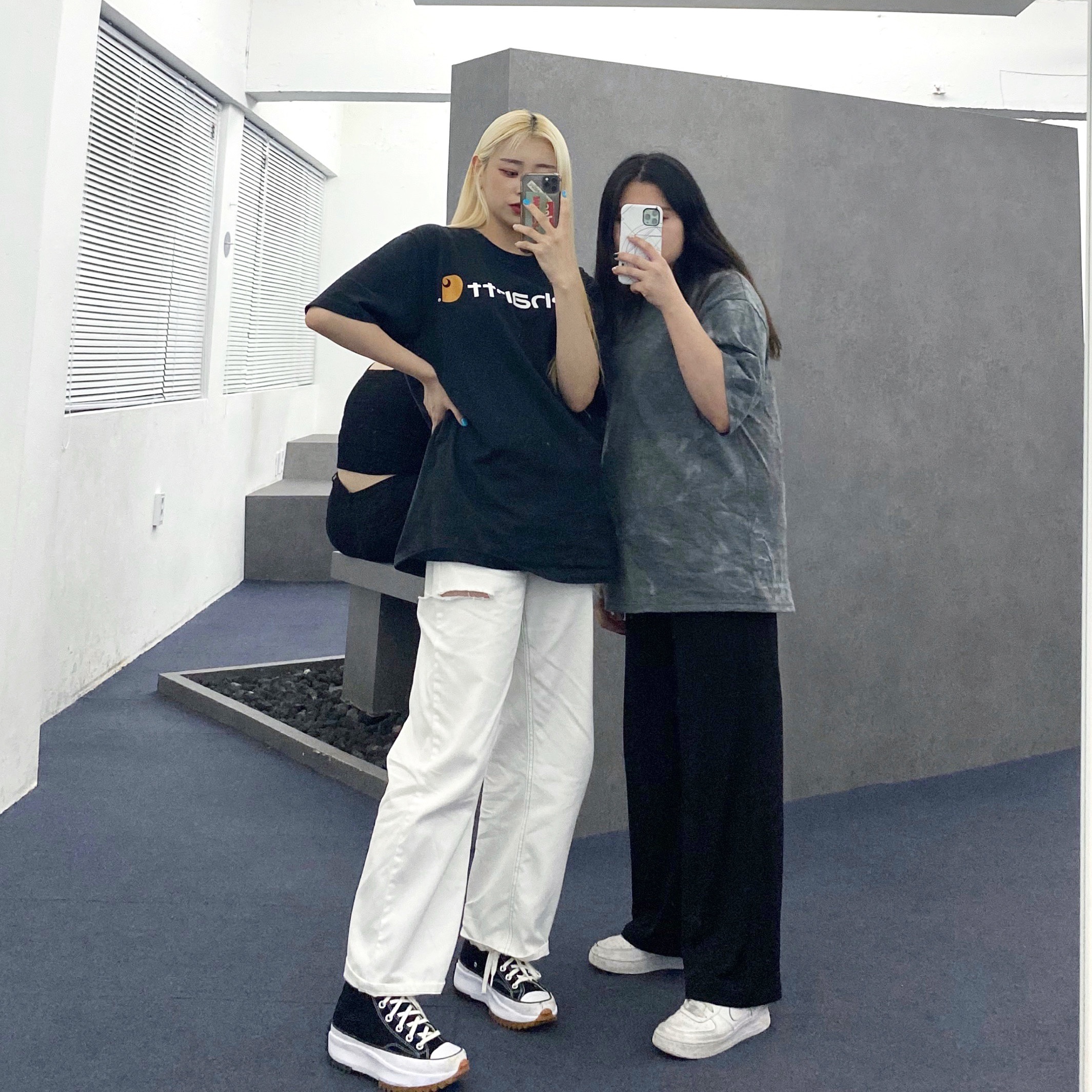 Converse Run Star Hike Hi Black White Gum 착용 스타일 - 2