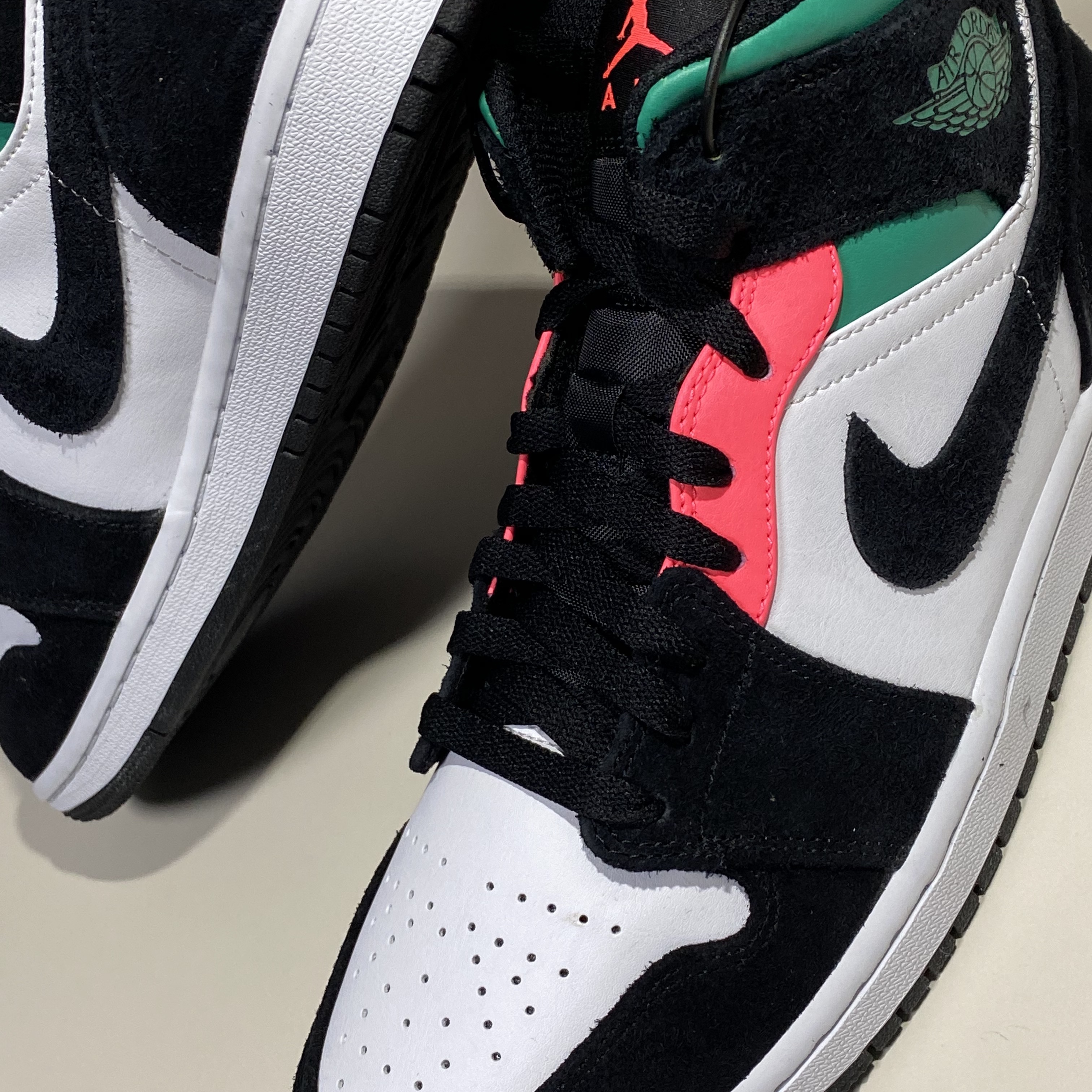 Jordan 1 Mid SE South Beach 착용 스타일