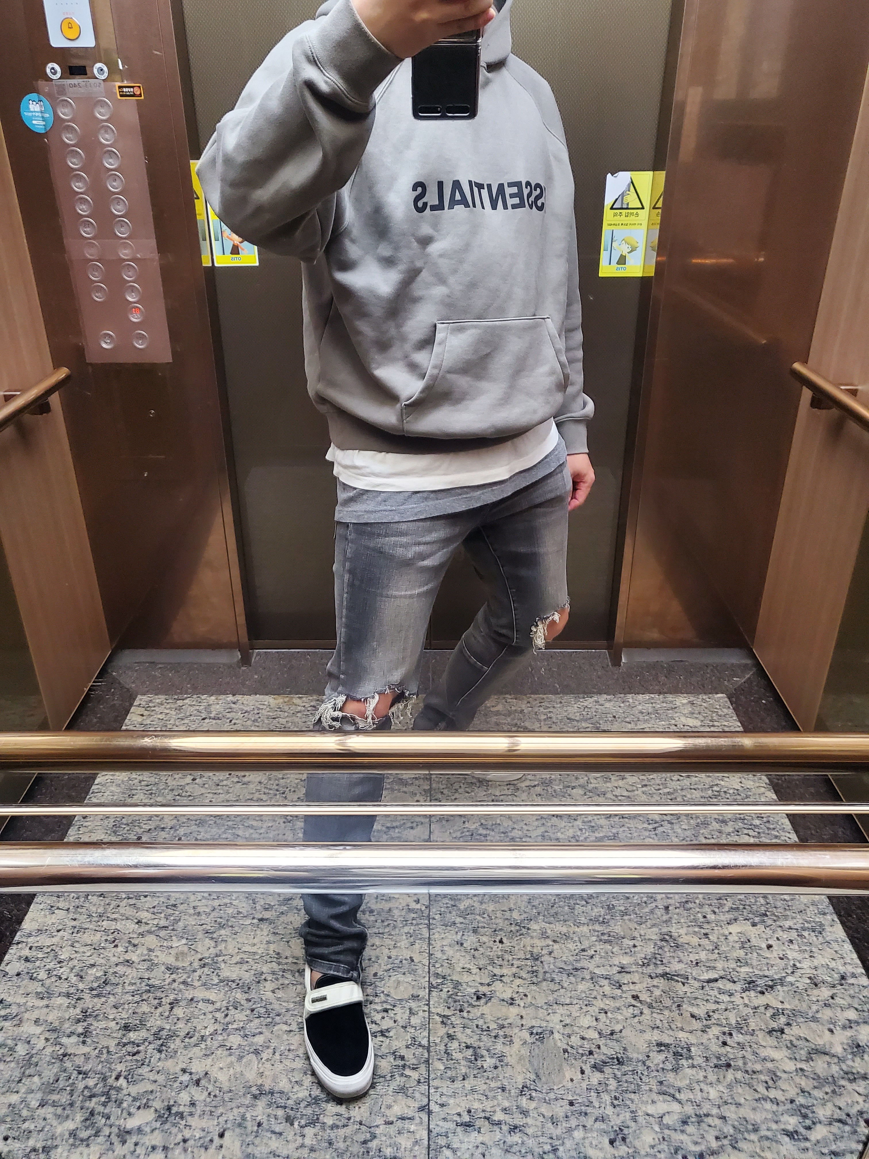 Essentials 3D Silicon Applique Pullover Hoodie Gray Flannel/Charcoal - 20SS, Essentials 3D Silicon Applique Boxy T-Shirt White - 20SS 착용 스타일