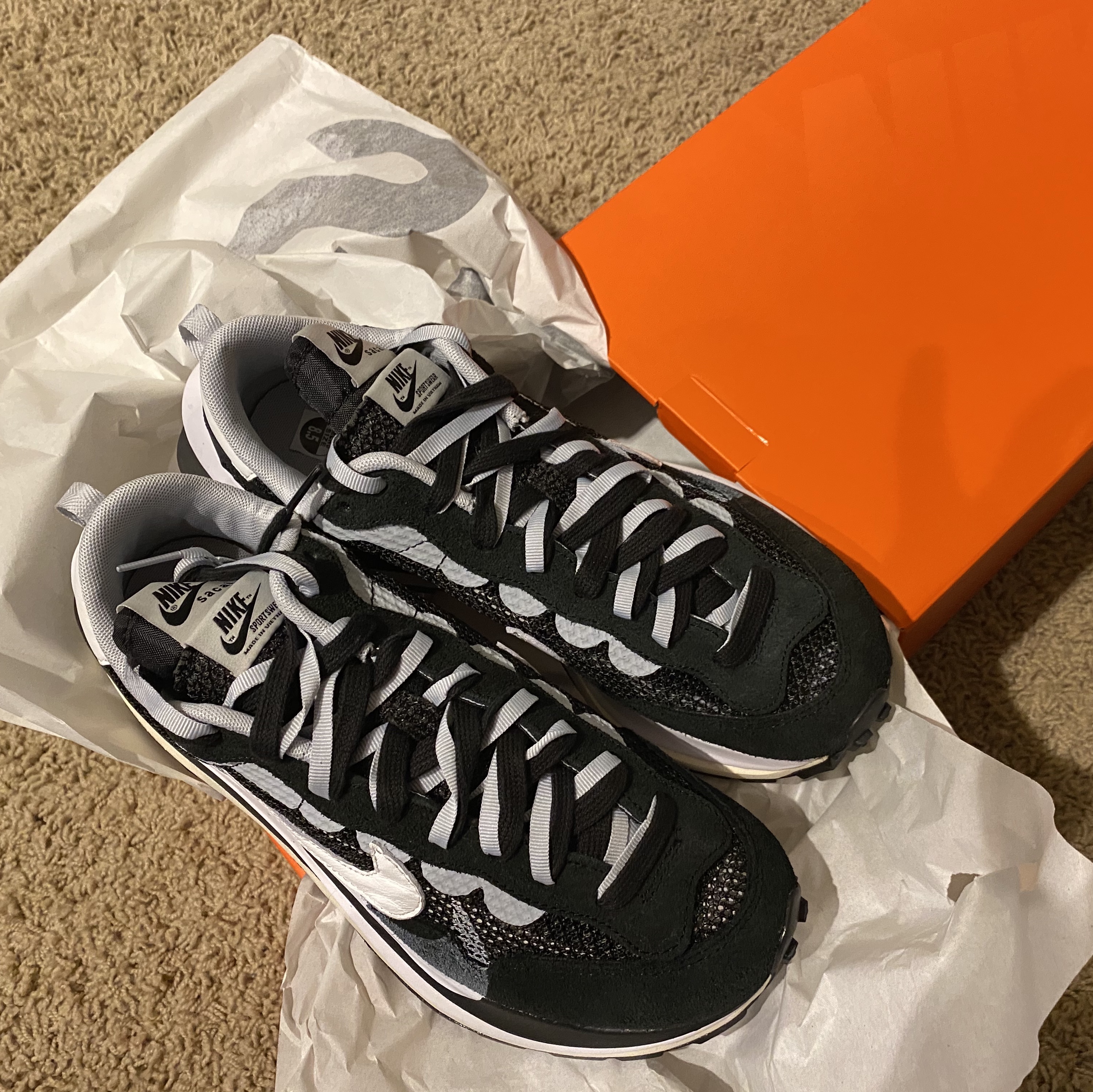 Nike x Sacai VaporWaffle Black White 착용 스타일 - 5