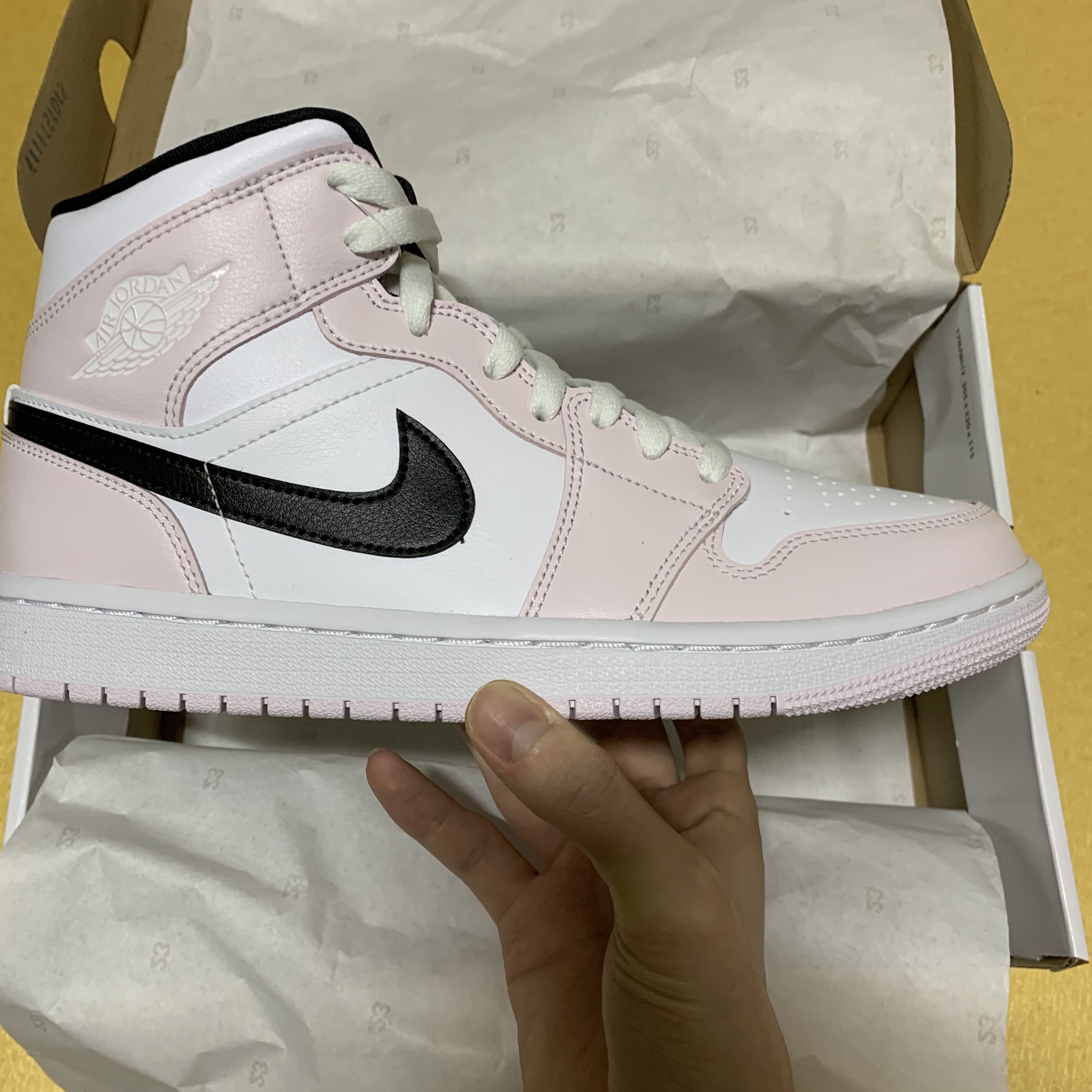 (W) Jordan 1 Mid Barely Rose 착용 스타일