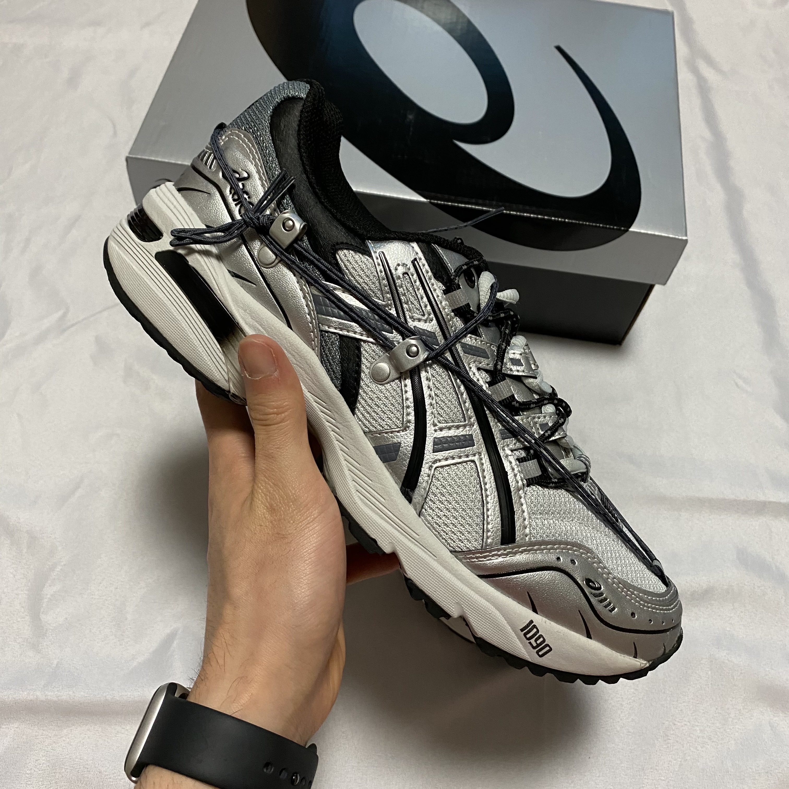 Asics x Andersson Bell Gel-1090 Glacier Grey Silver 착용 스타일