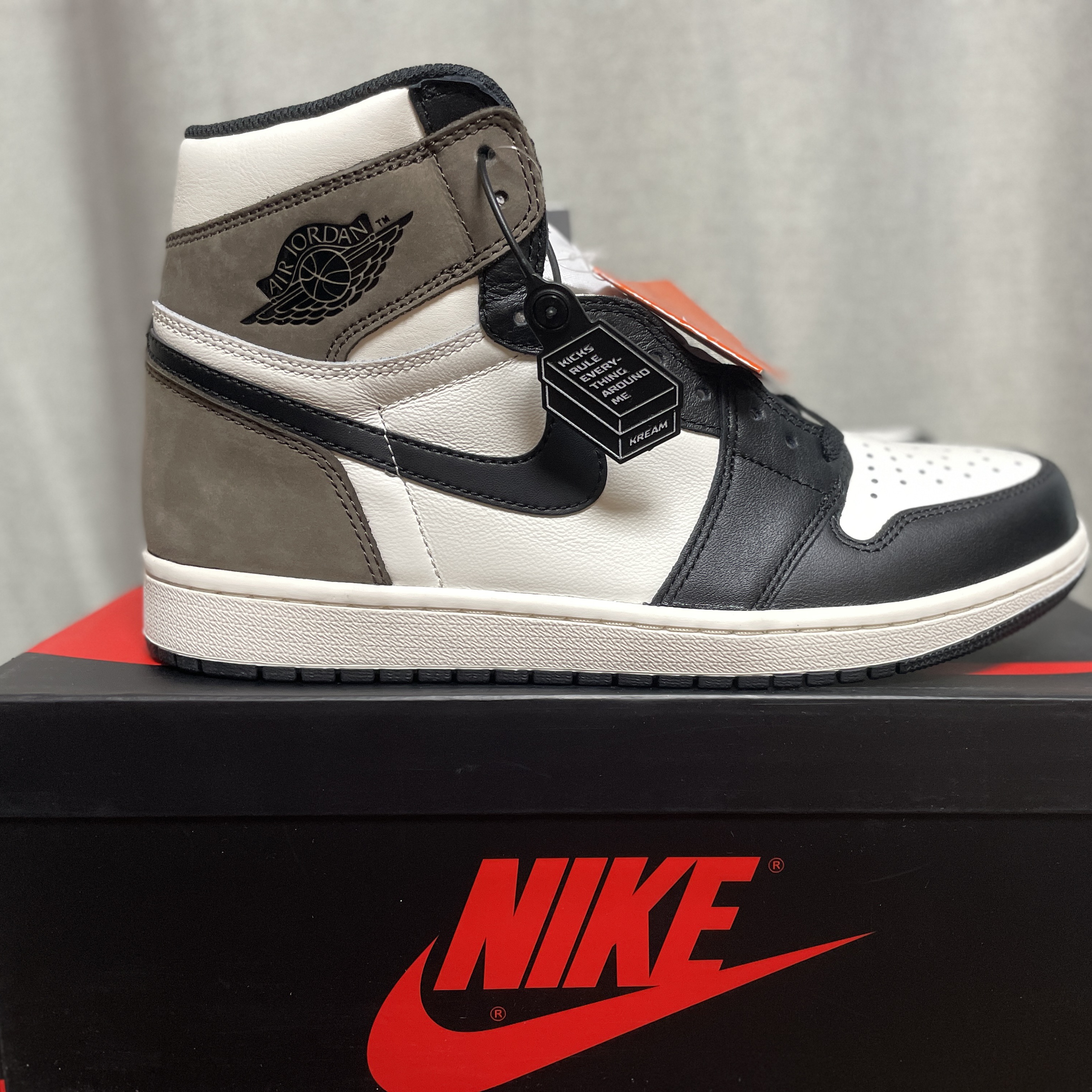 Jordan 1 Retro High OG Black Mocha 착용 스타일