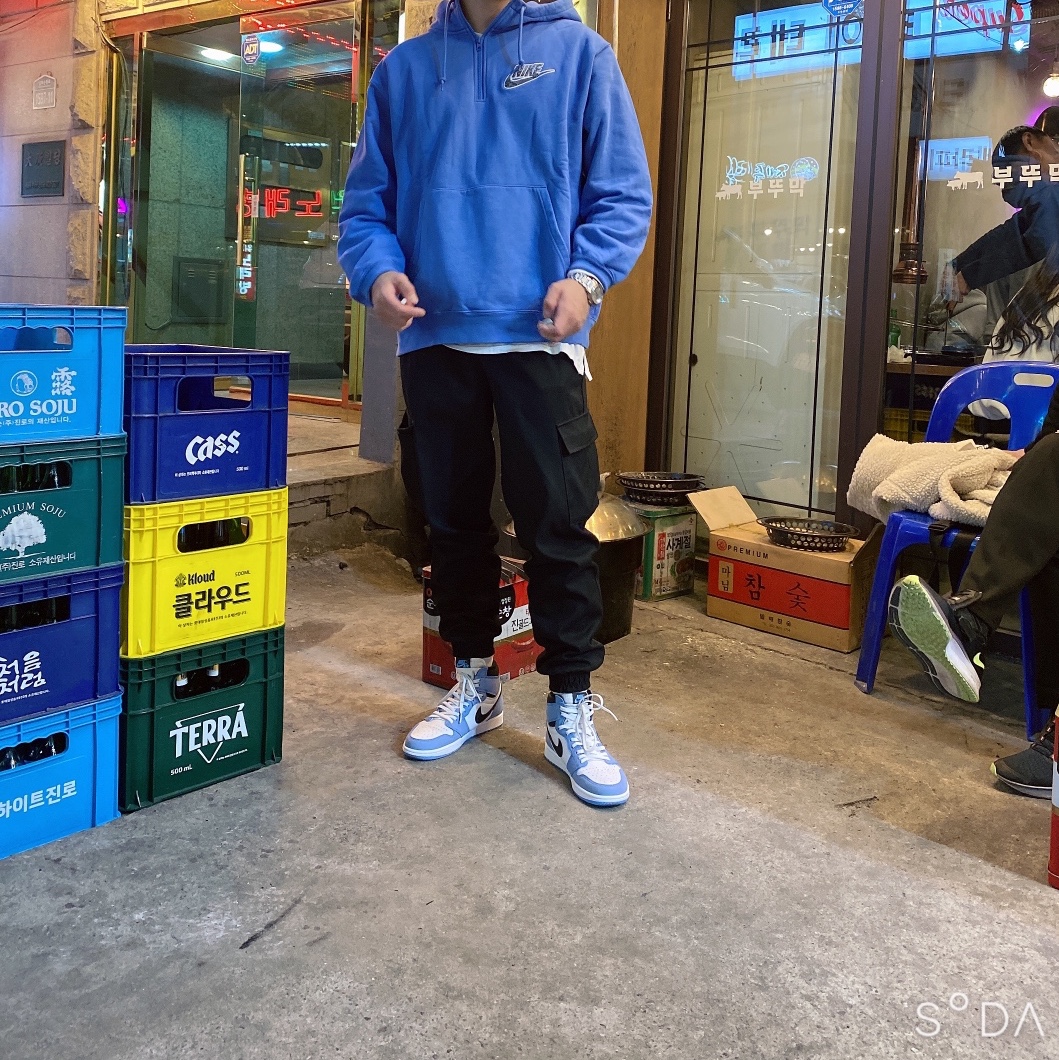 Jordan 1 Retro High OG University Blue, Supreme x Nike Half Zip Hooded Sweatshirt Blue - 21SS 착용 스타일