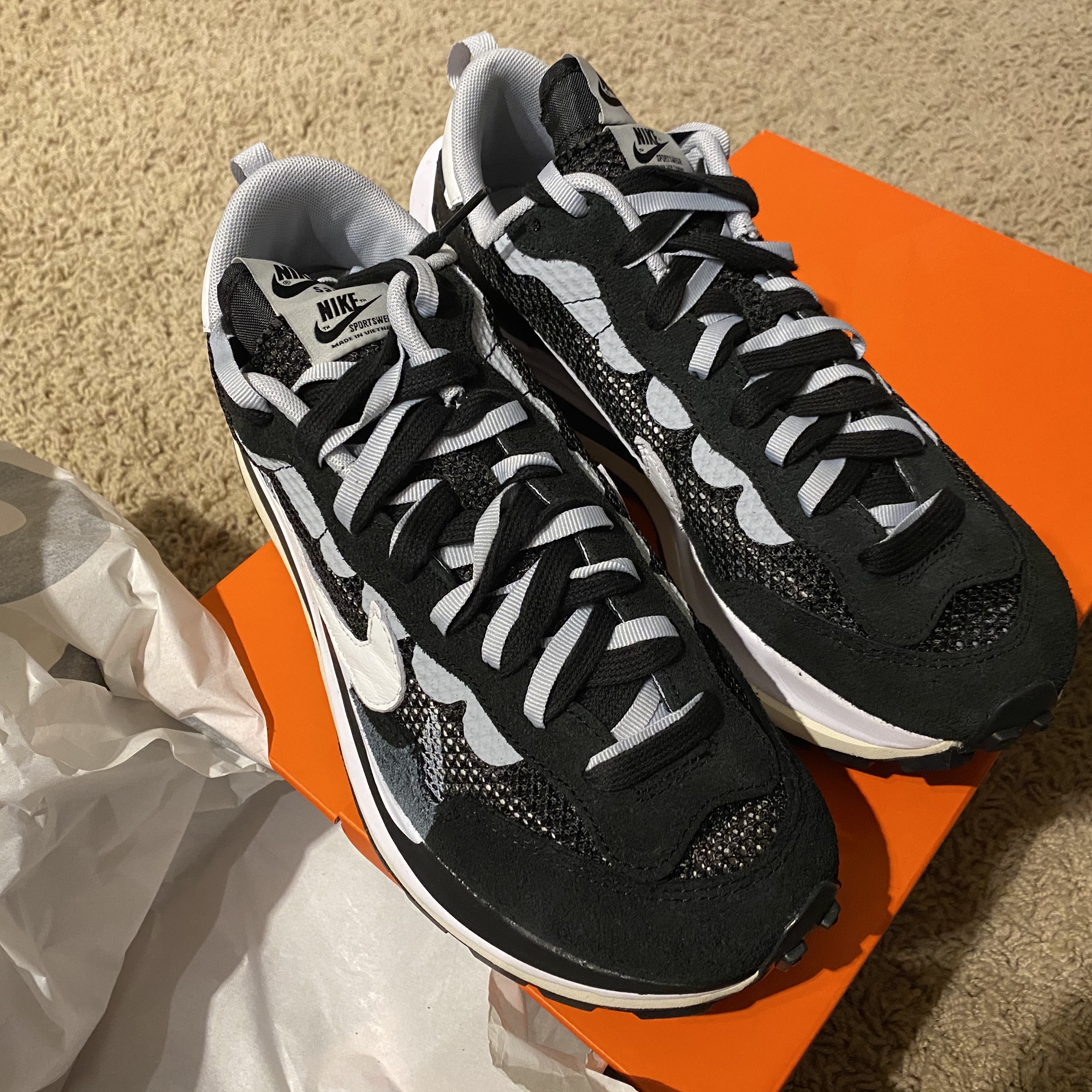 Nike x Sacai VaporWaffle Black White 착용 스타일 - 1