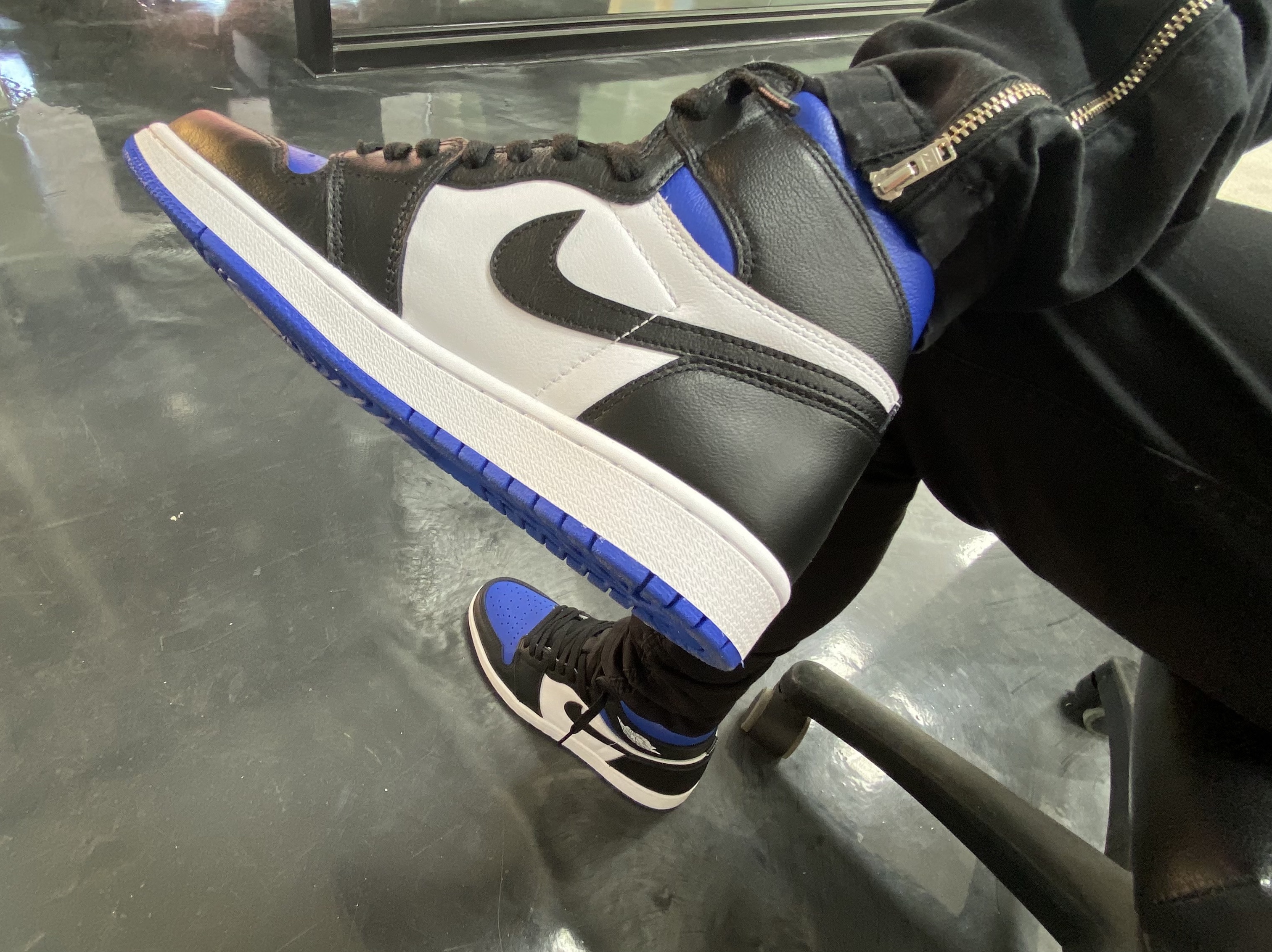 Jordan 1 Retro High OG Royal Toe 착용 스타일 - 3