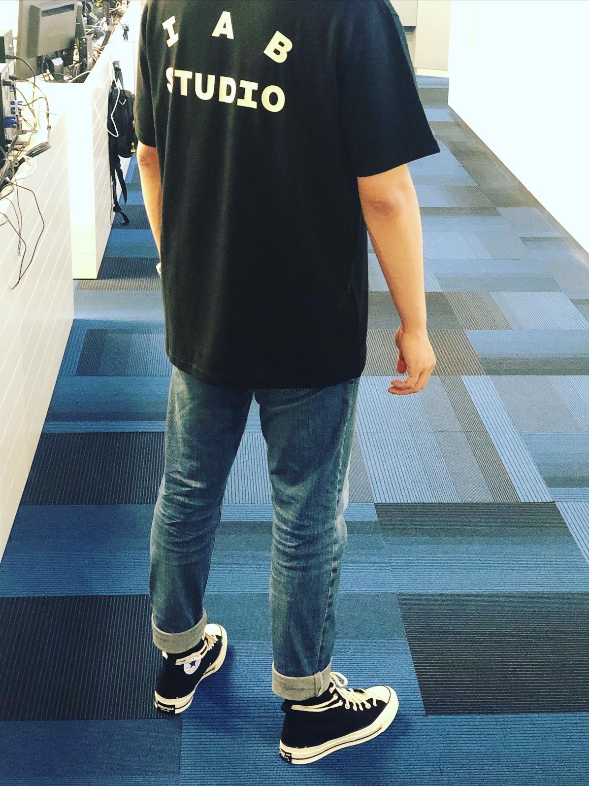 Converse x Fear of God Essentials Chuck 70 Hi Black 2020, IAB Studio Black Glow T-Shirt 착용 스타일 - 2