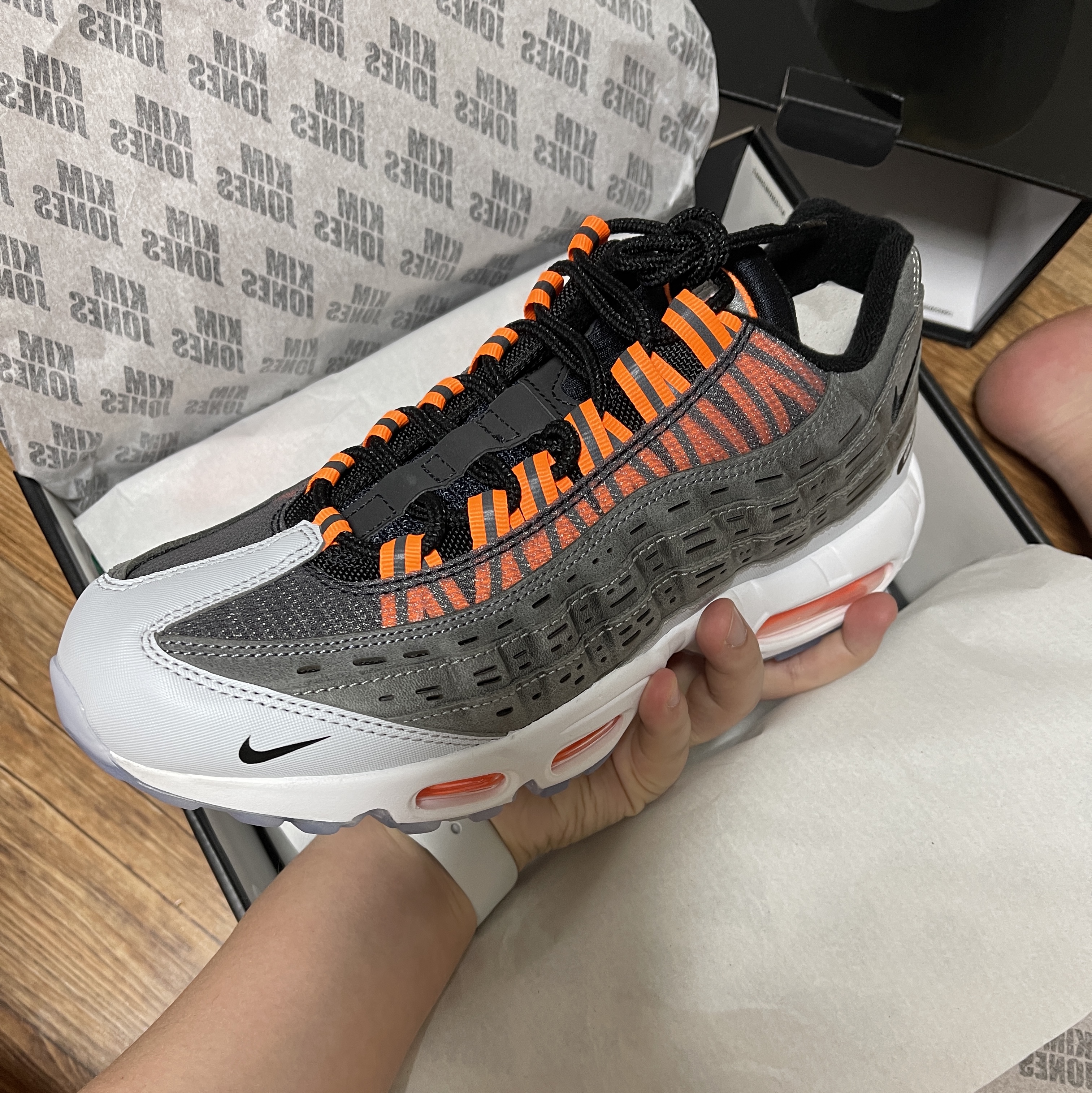 Nike x Kim Jones Air Max 95 Total Orange 착용 스타일