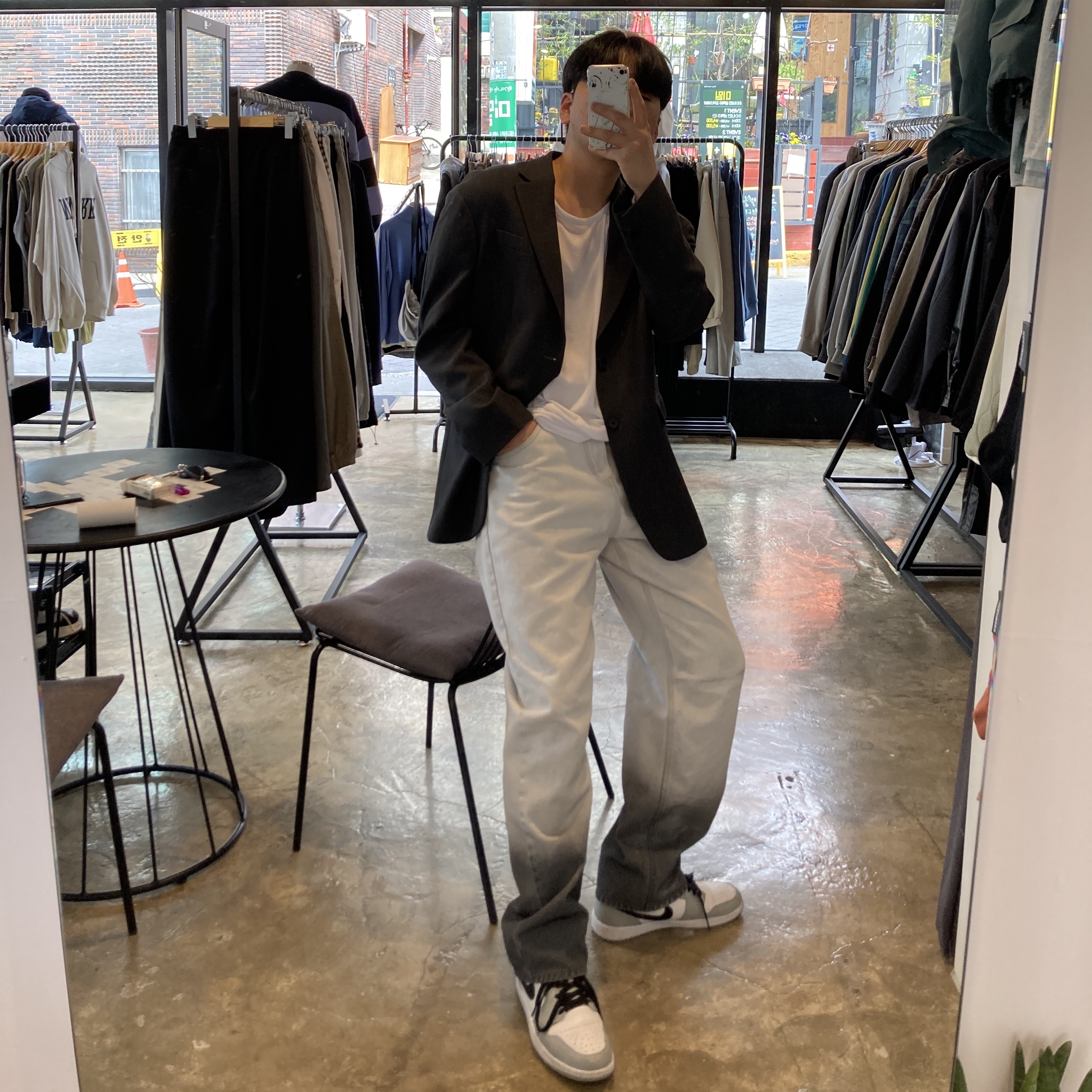 Jordan 1 Mid Light Smoke Grey 착용 스타일