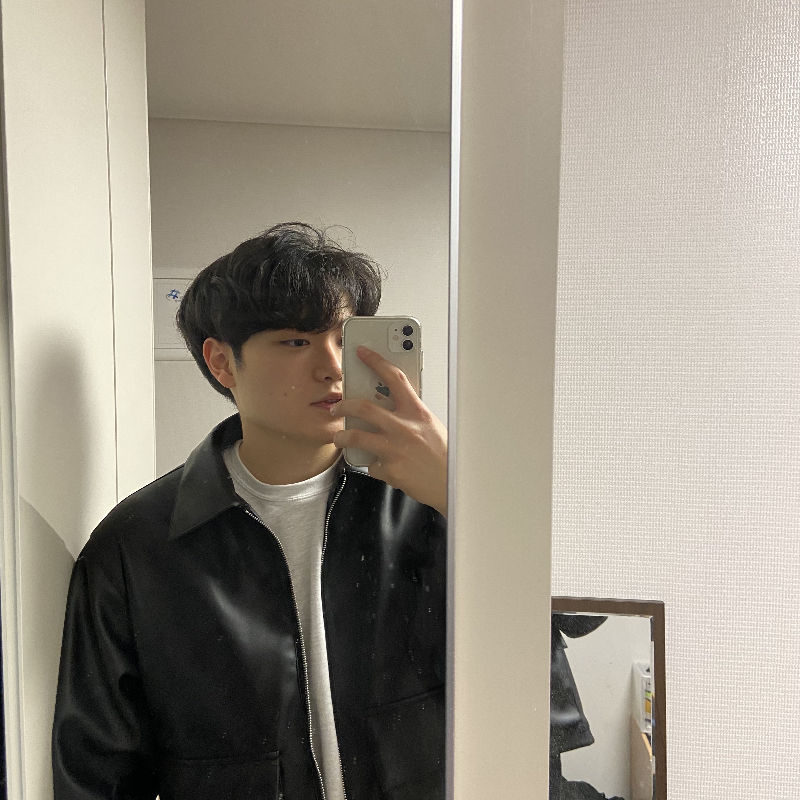 IAB Studio Long Sleeve Light Gray 착용 스타일