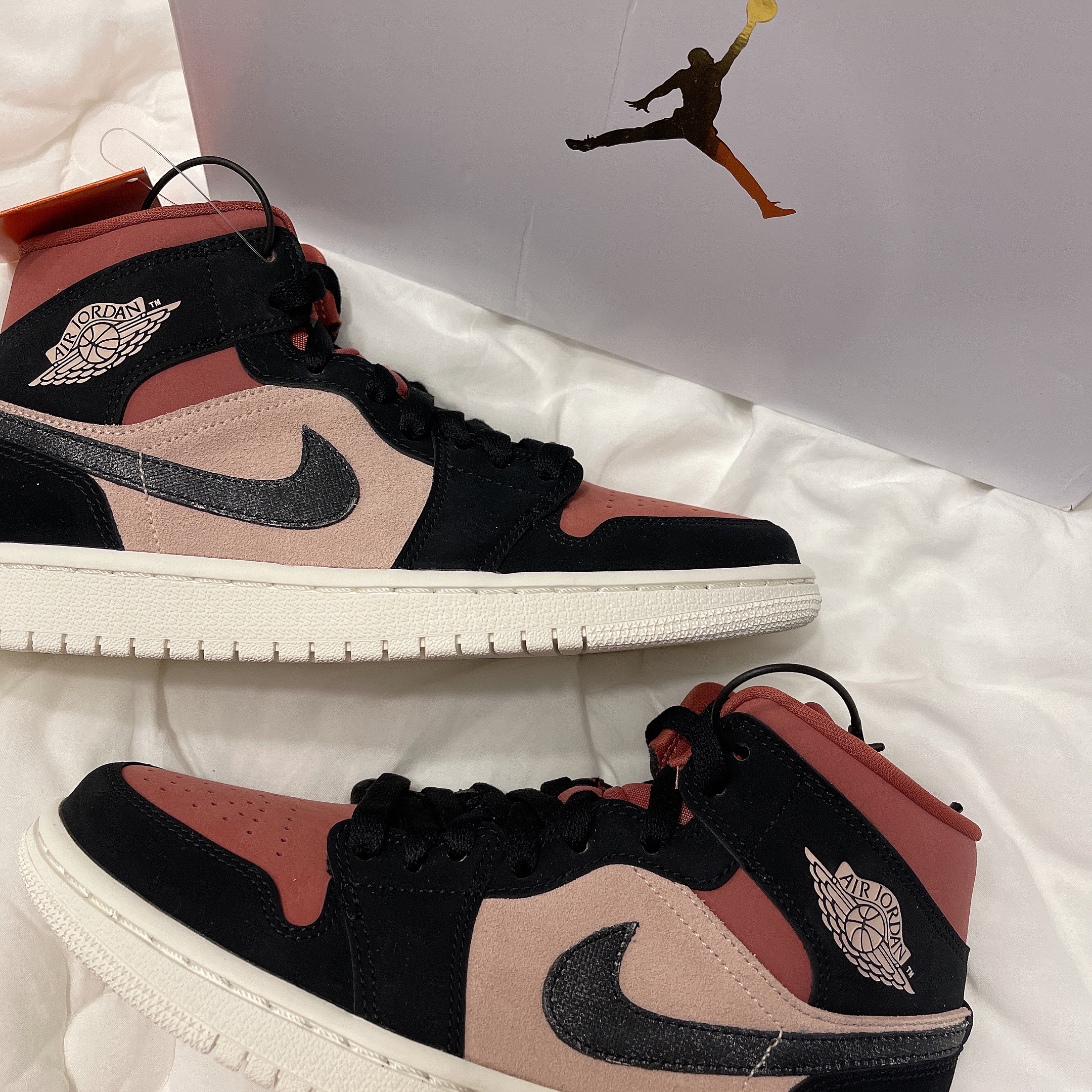 (W) Jordan 1 Mid Burgundy Dusty Pink 착용 스타일 - 3