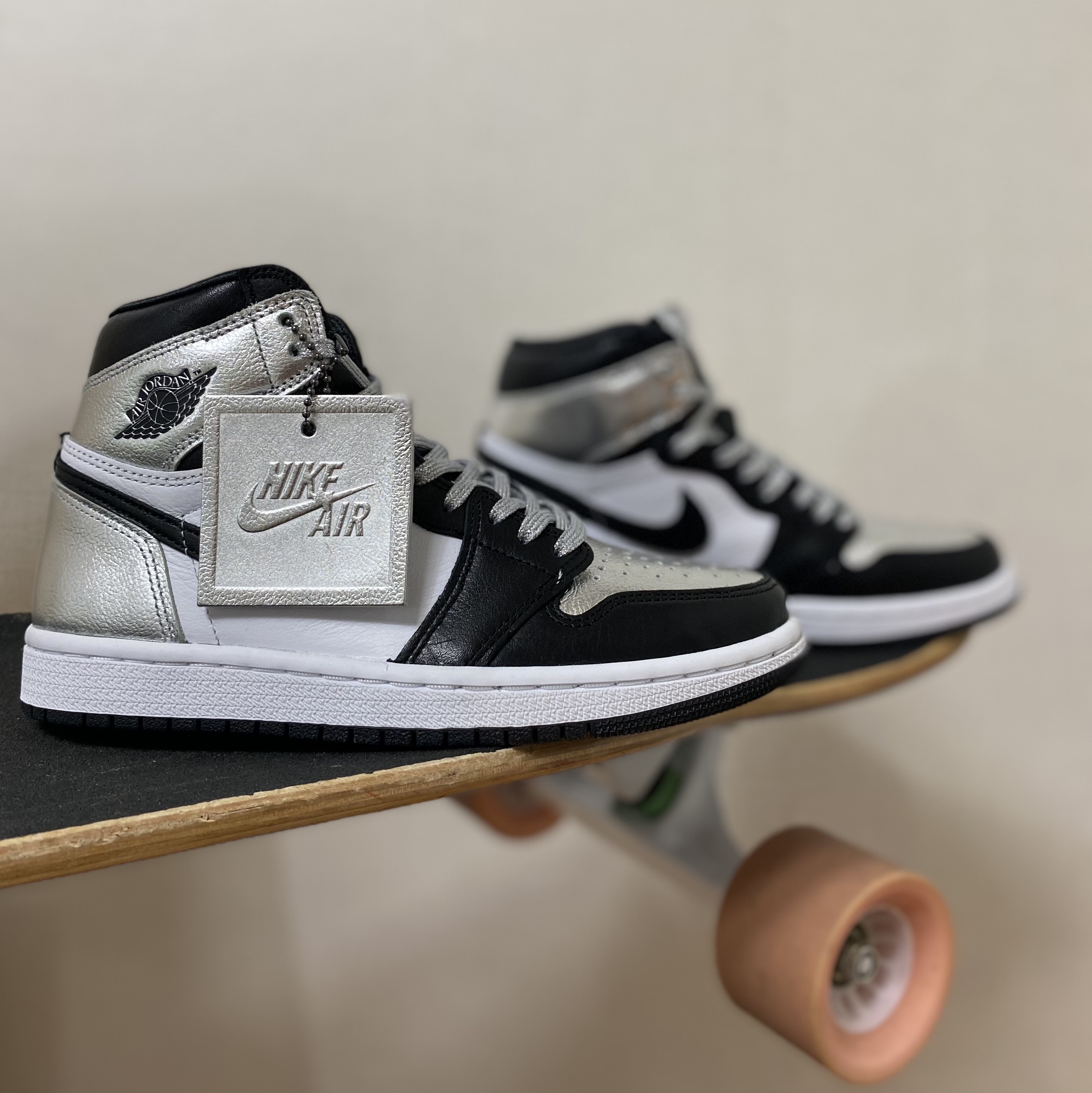 (W) Jordan 1 Retro High OG Silver Toe 착용 스타일 - 2
