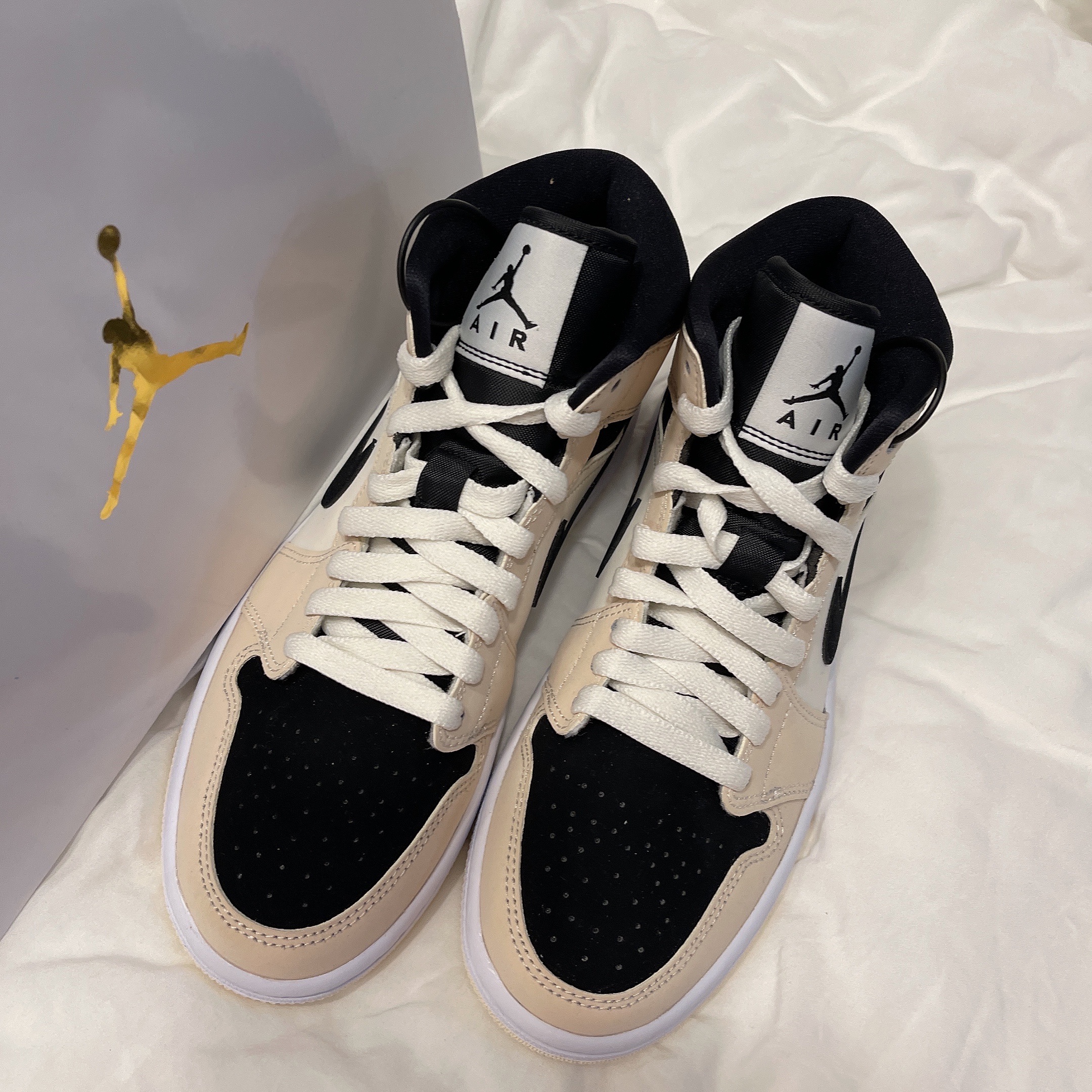 (W) Jordan 1 Mid Barely Orange 착용 스타일 - 4