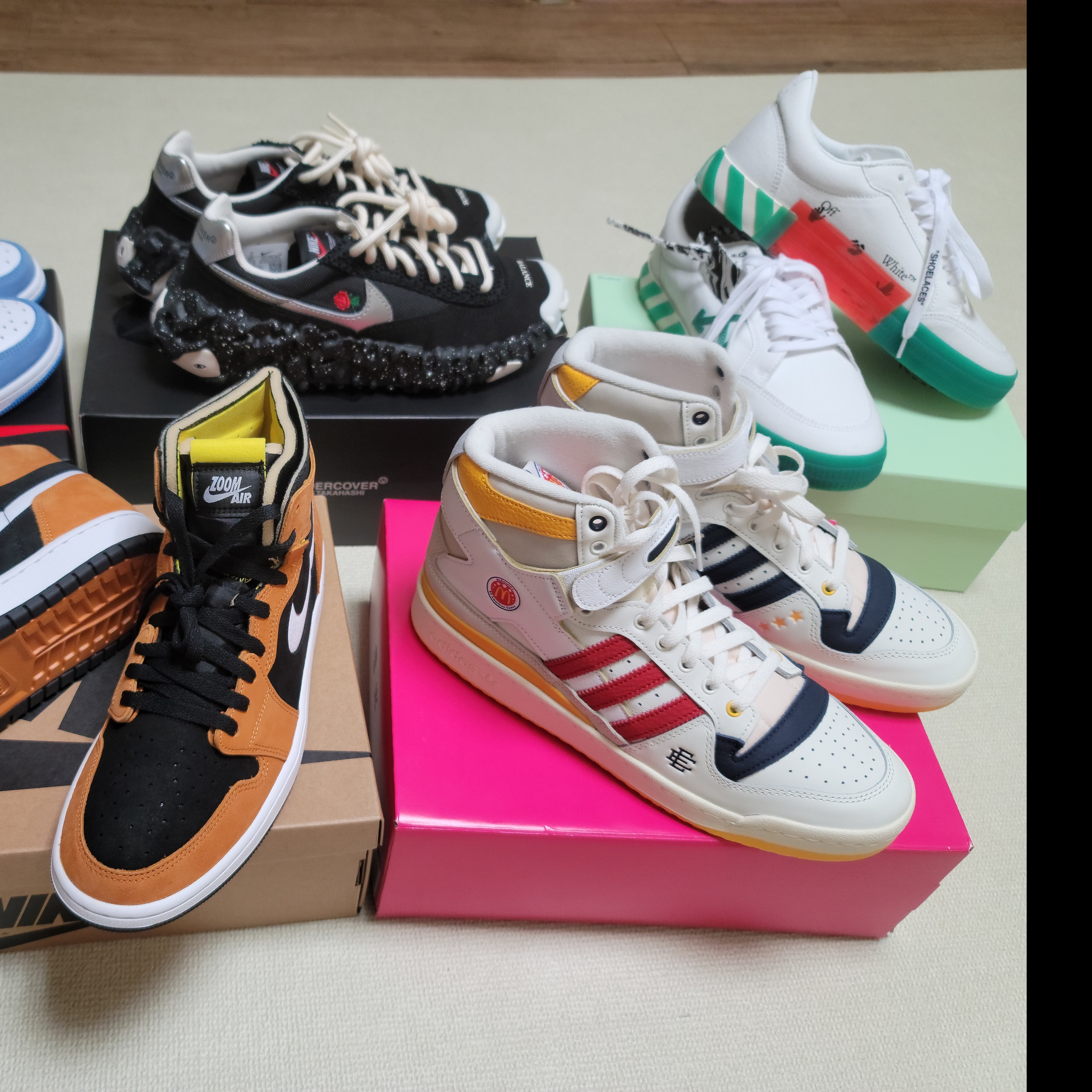 Adidas x Eric Emanuel Forum 84 High McDonald's All American, Jordan 1 Retro High OG University Blue 착용 스타일 - 2