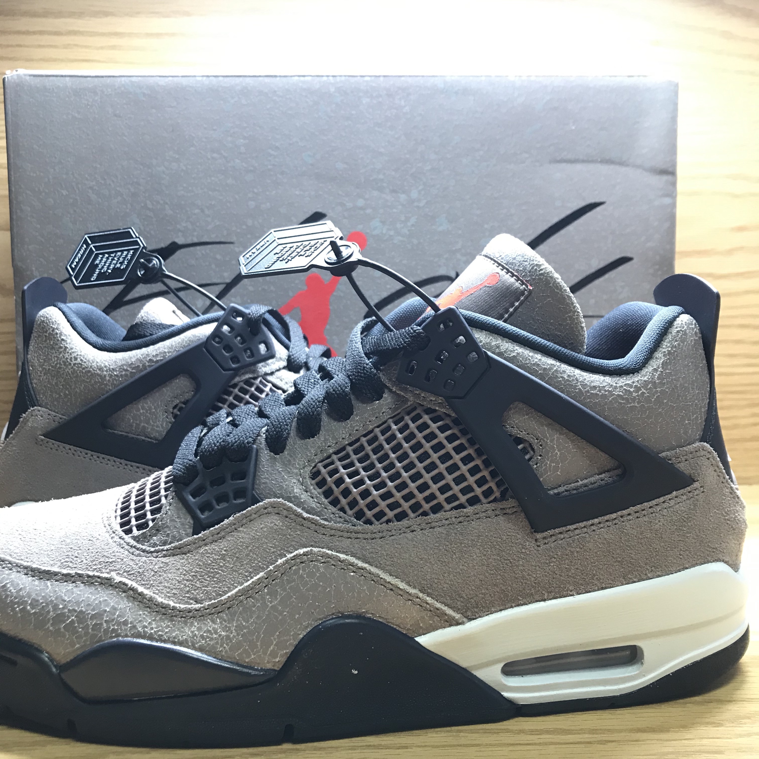 Jordan 4 Retro Taupe Haze 착용 스타일 - 2