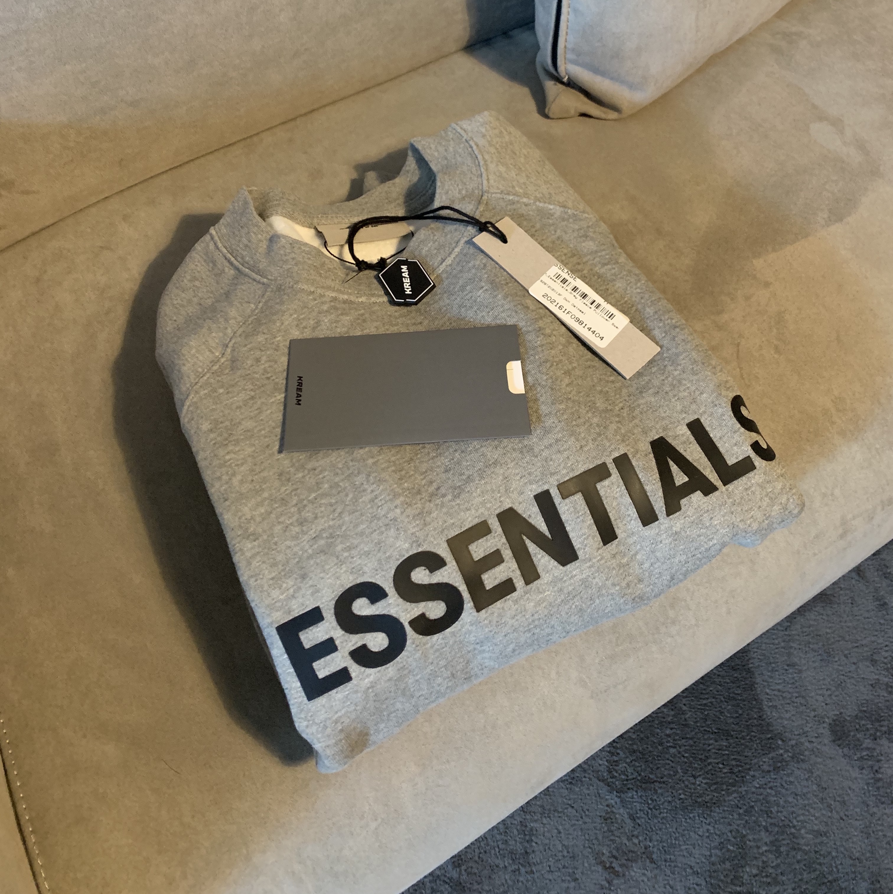 Essentials 3D Silicon Applique Crewneck Heather Oatmeal/Dark Heather Oatmeal - 20FW 착용 스타일
