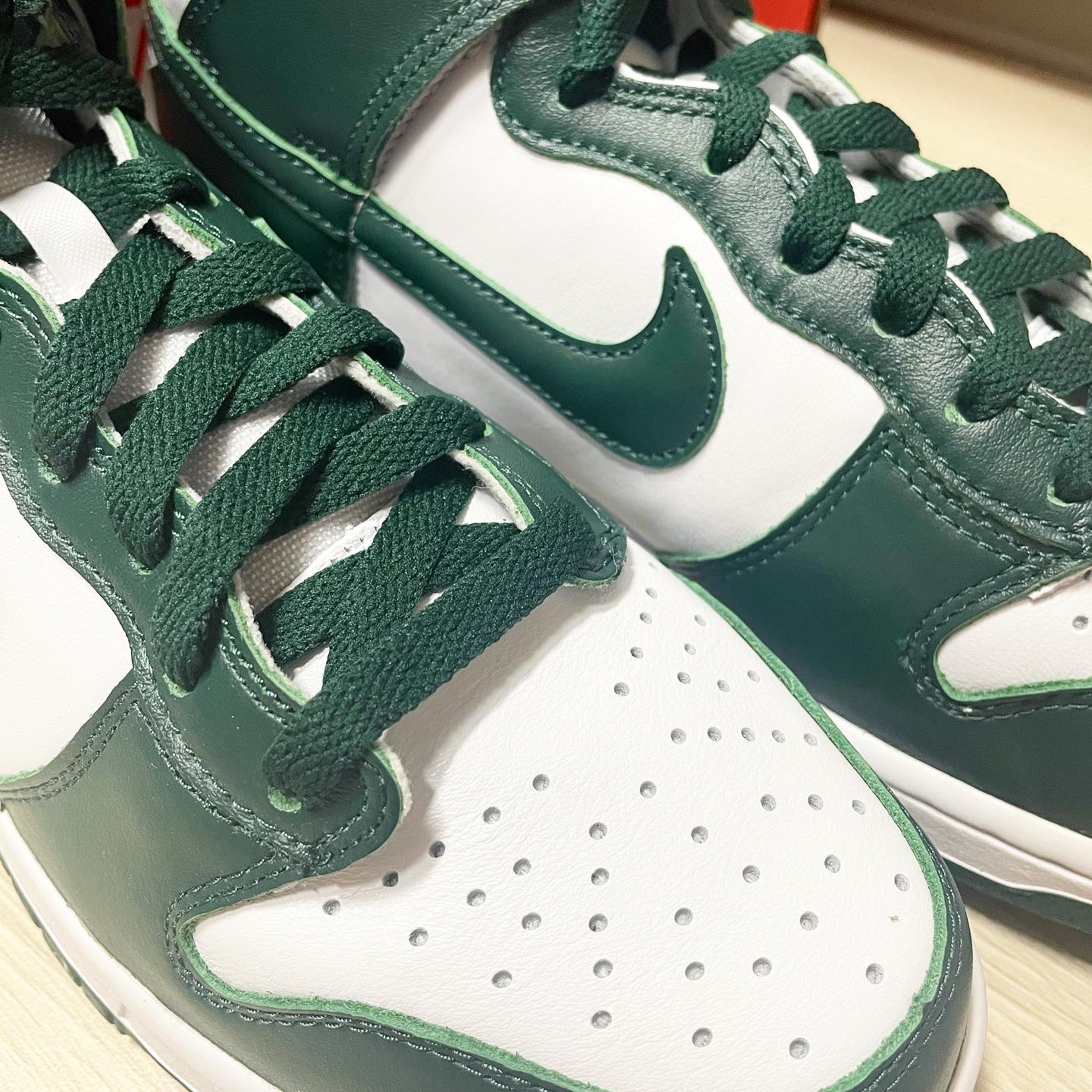 Nike Dunk High SP Spartan Green 착용 스타일 - 2