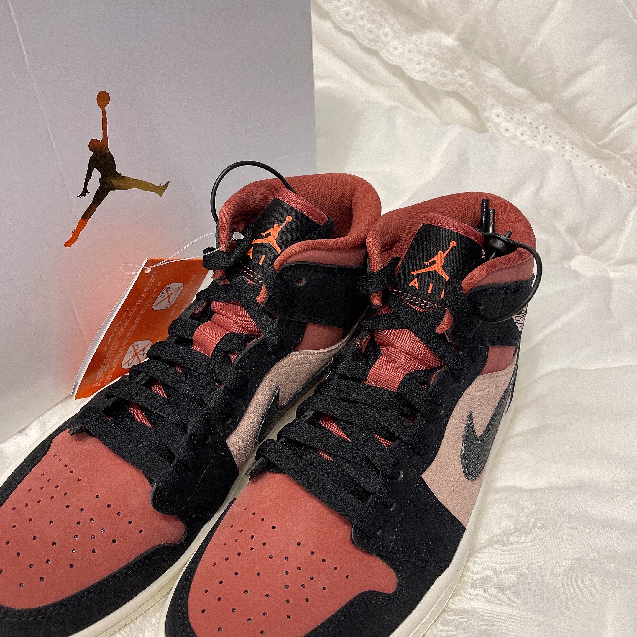 (W) Jordan 1 Mid Burgundy Dusty Pink 착용 스타일 - 2