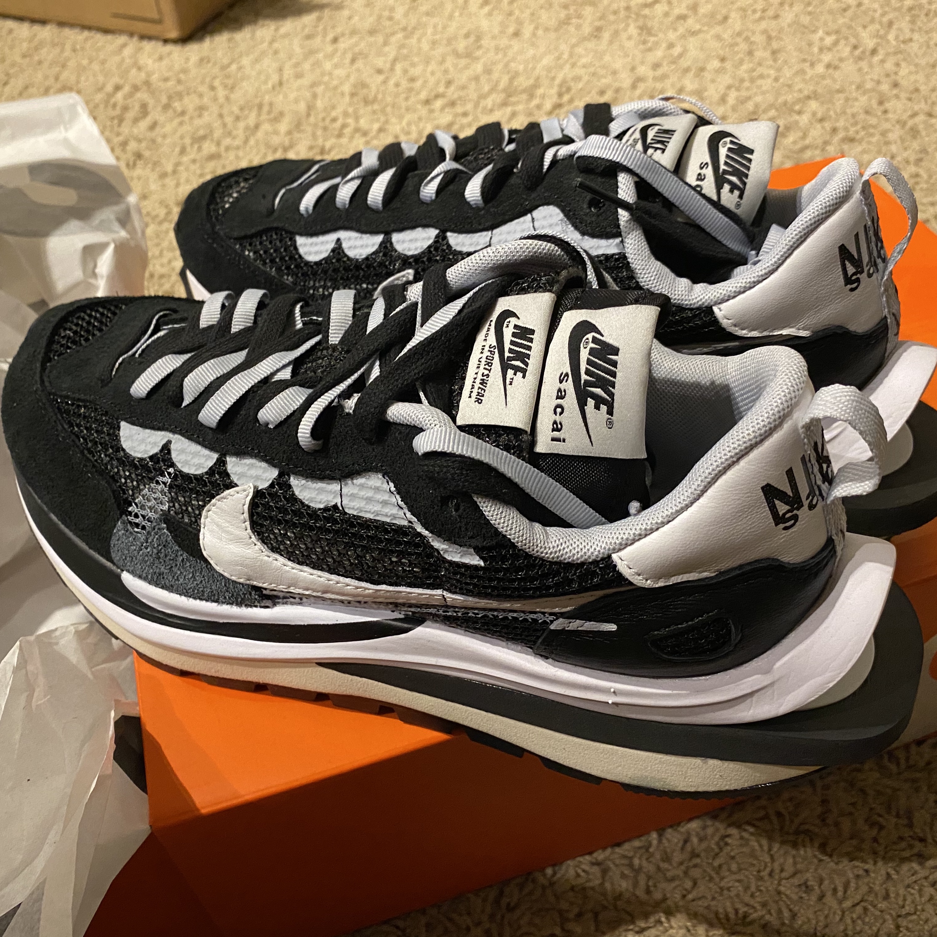 Nike x Sacai VaporWaffle Black White 착용 스타일 - 2