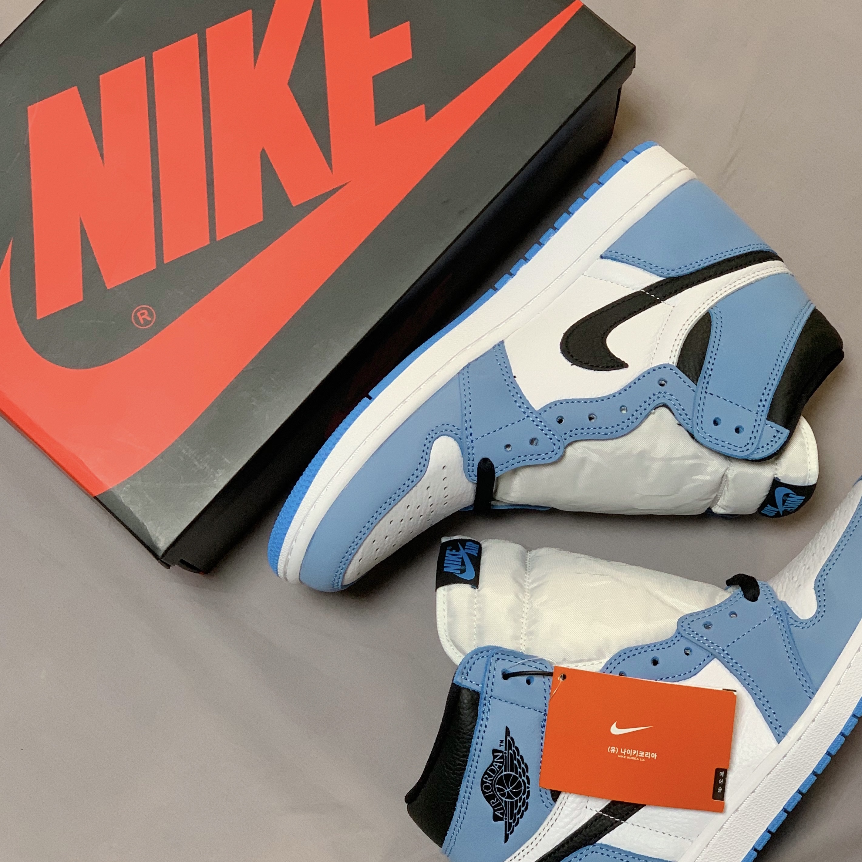 Jordan 1 Retro High OG University Blue 착용 스타일 - 1