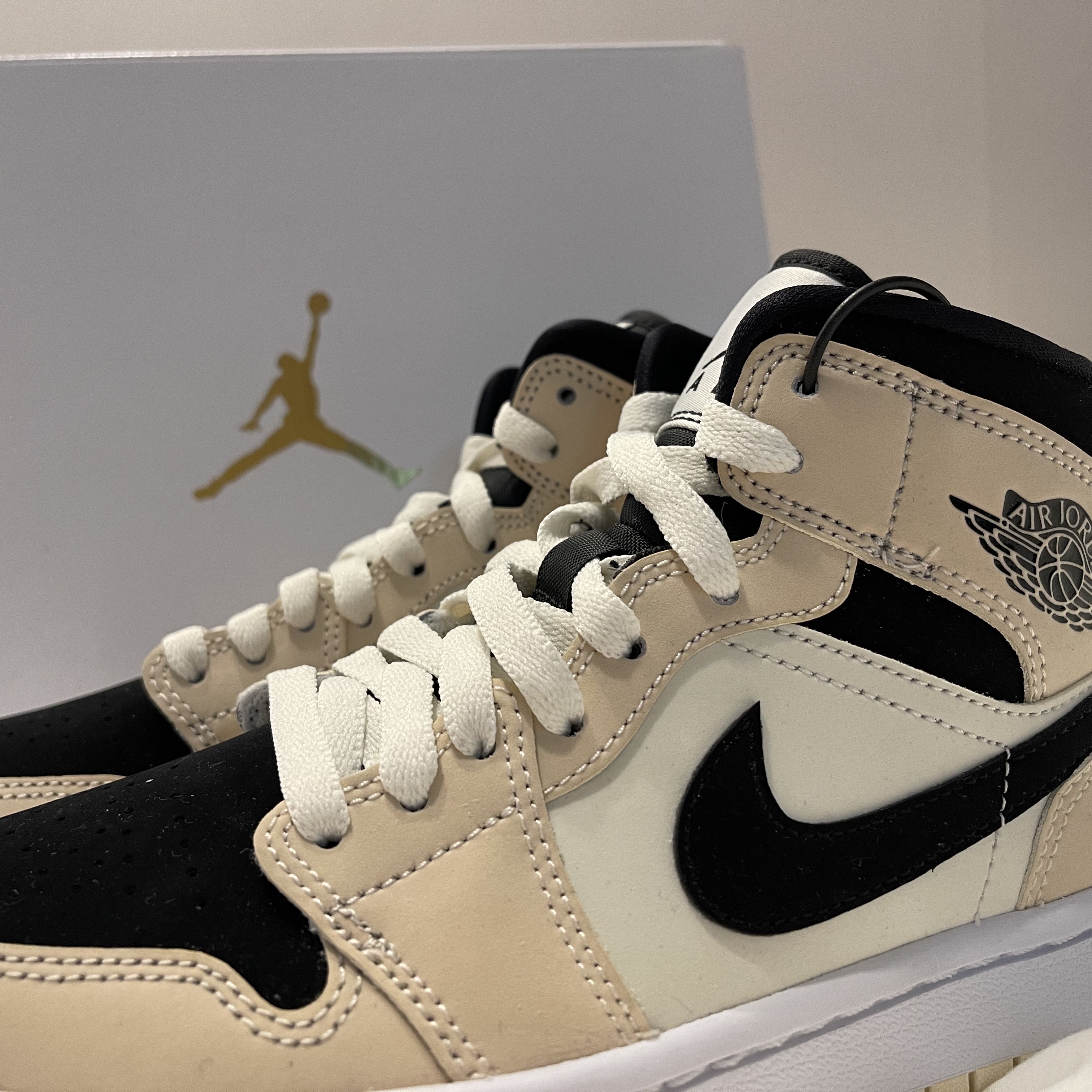 (W) Jordan 1 Mid Barely Orange 착용 스타일 - 5