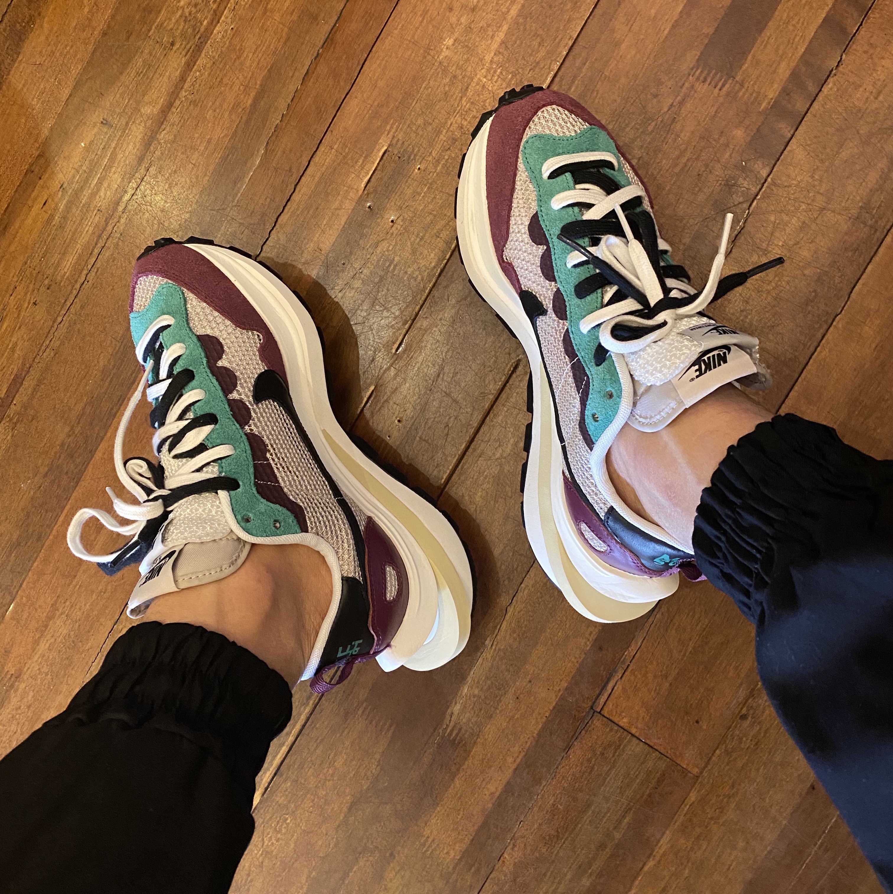 Nike x Sacai VaporWaffle String & Black Villain Red 착용 스타일 - 1