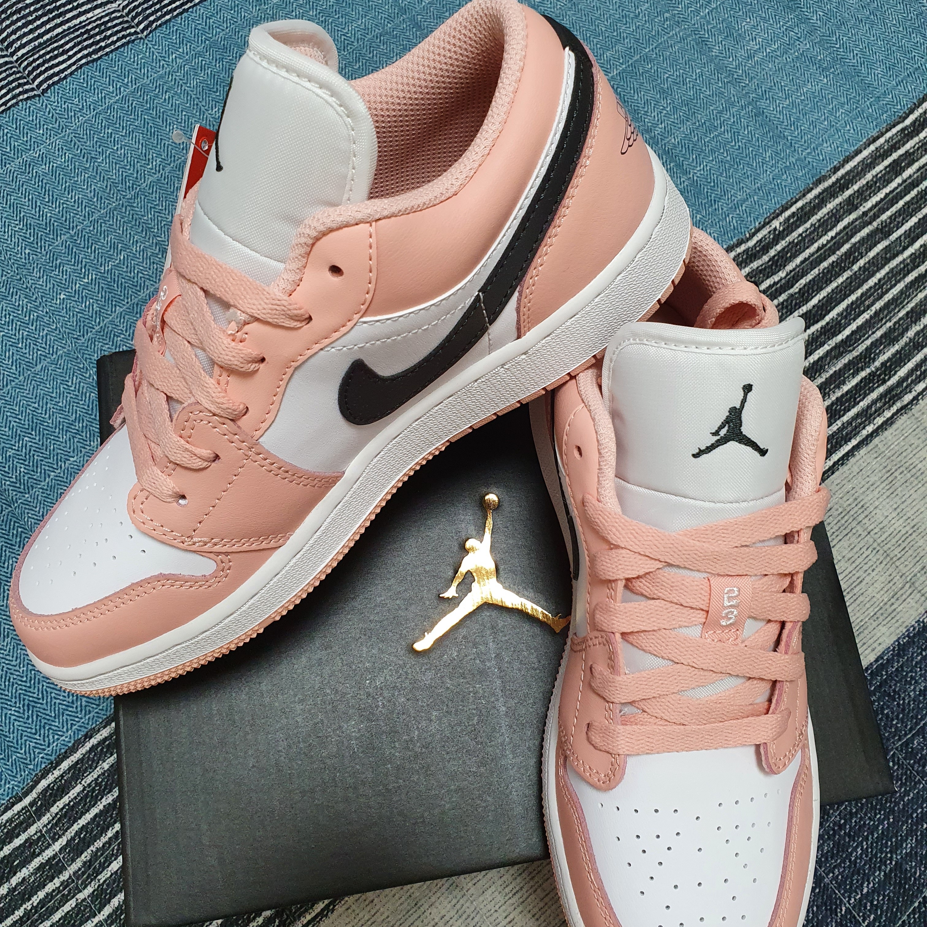 (GS) Jordan 1 Low Light Arctic Pink 착용 스타일 - 1