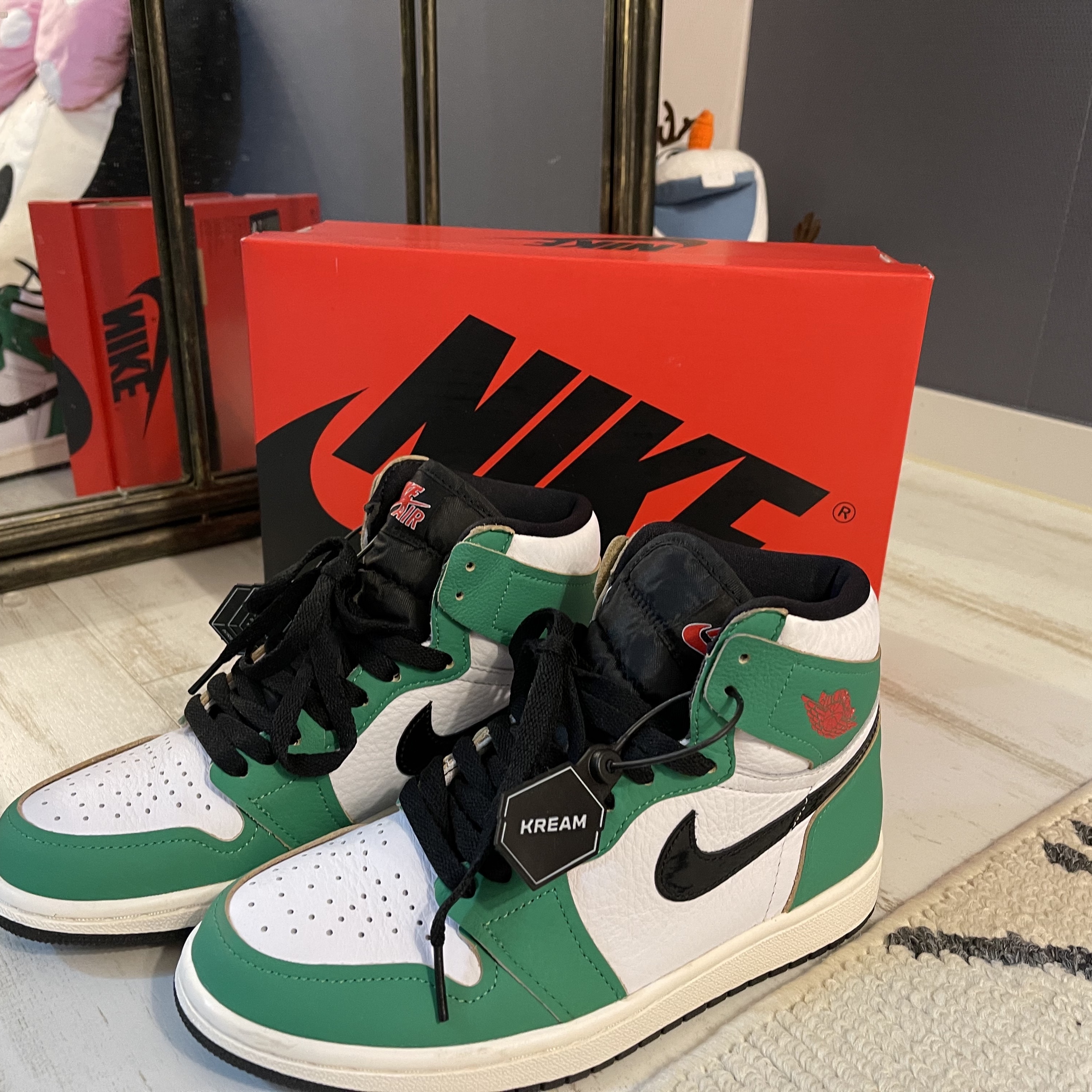 (W) Jordan 1 Retro High OG Lucky Green 착용 스타일 - 1