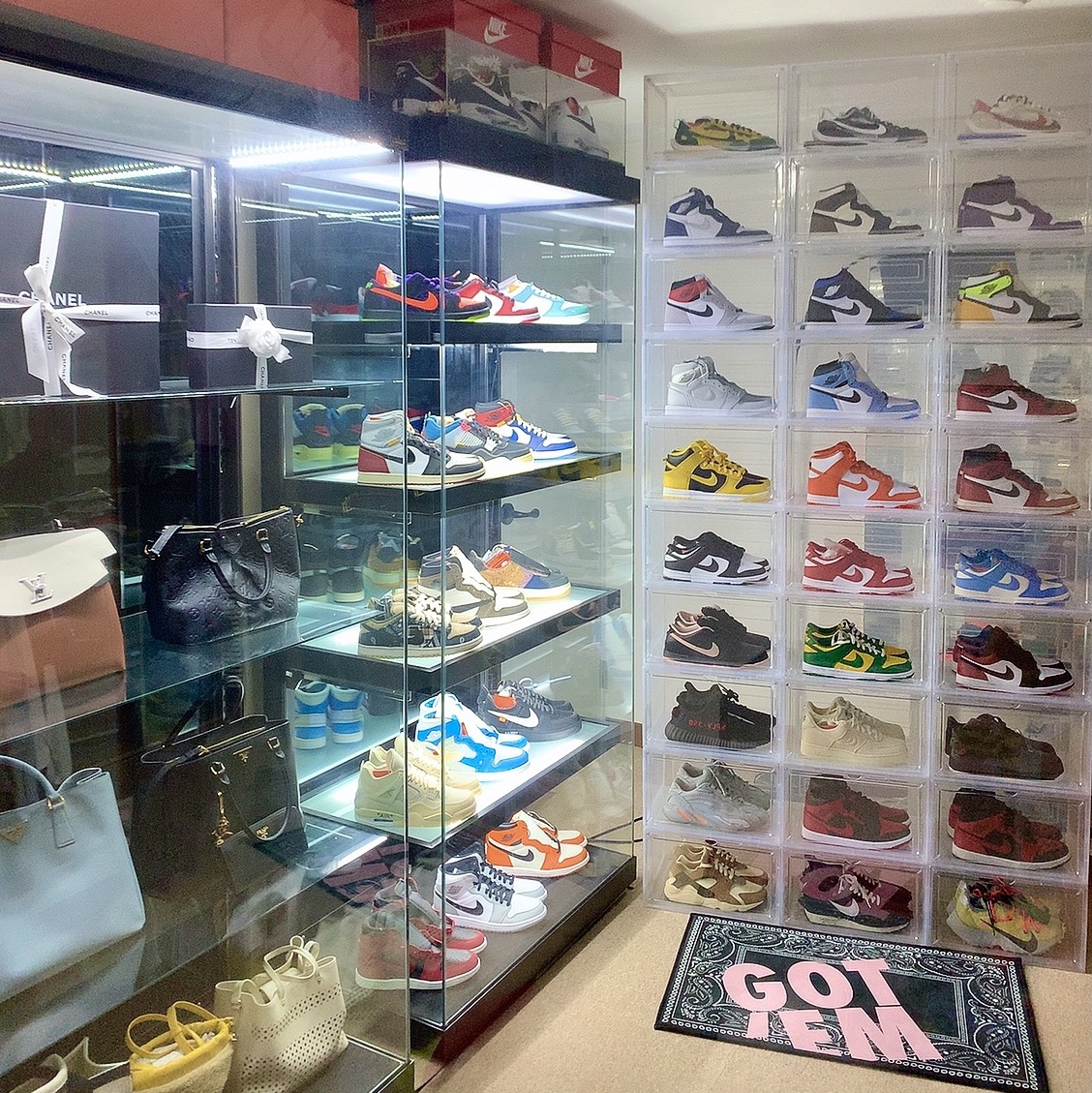 Jordan 1 x Travis Scott Retro High OG SP Mocha, Jordan 1 x Off-White Retro High University Blue 착용 스타일